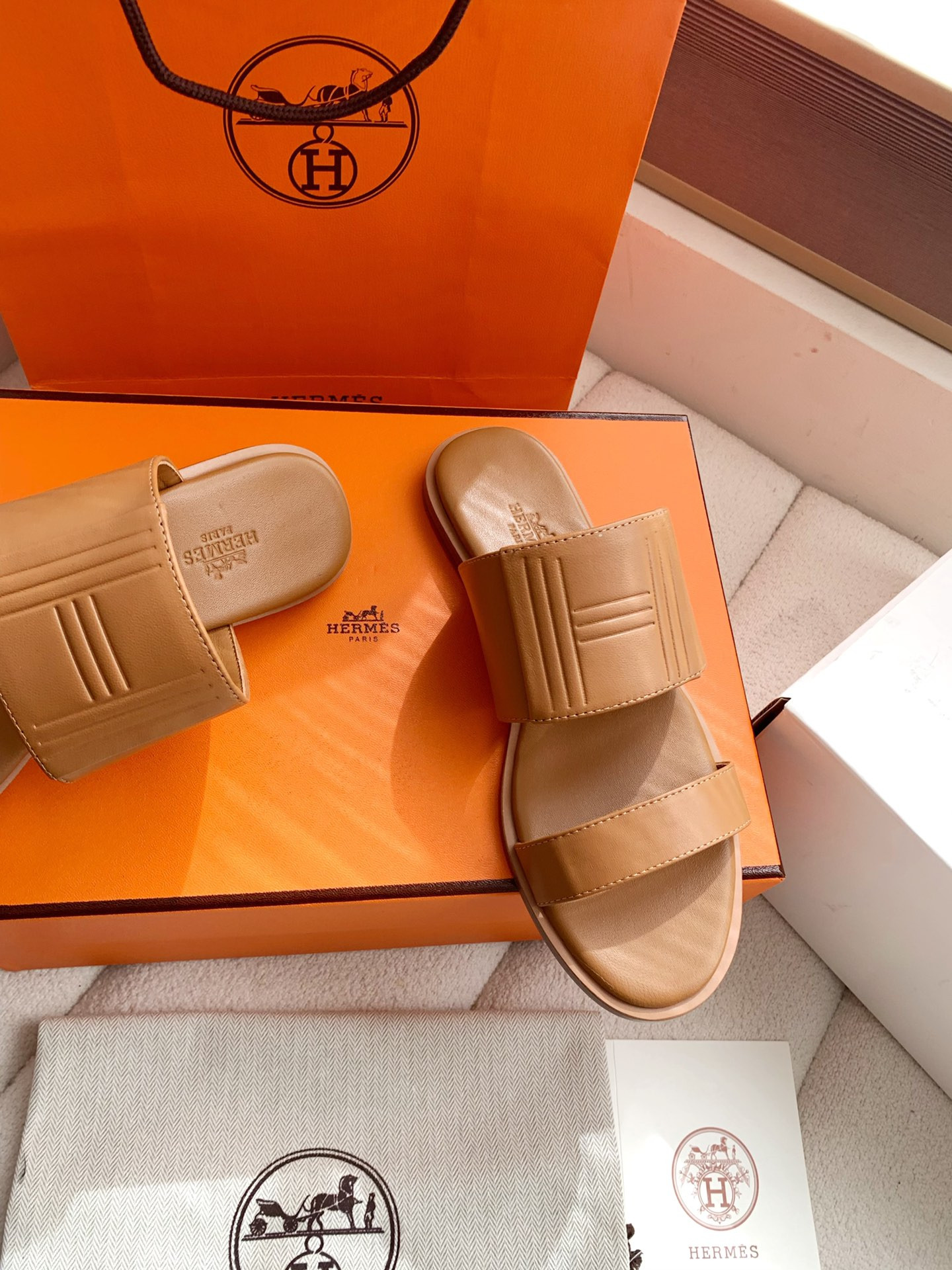 ua H**mes mona sandal