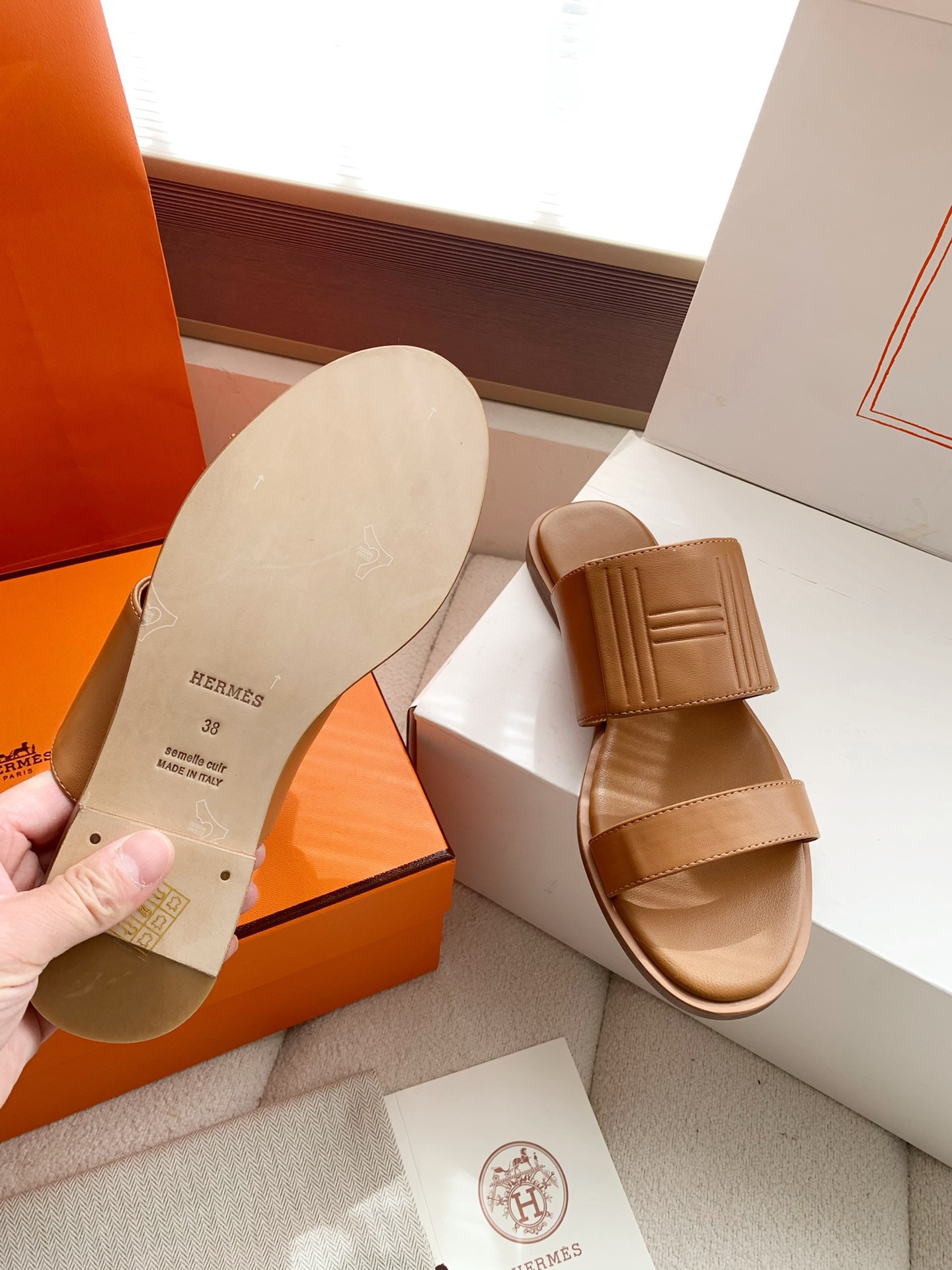 ua H**mes mona sandal