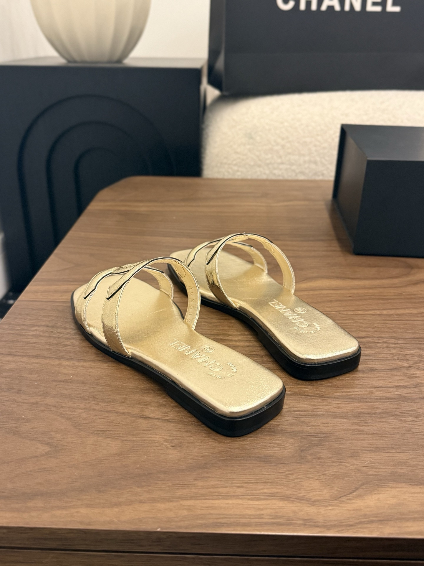 ua Ch*el honey slippers
