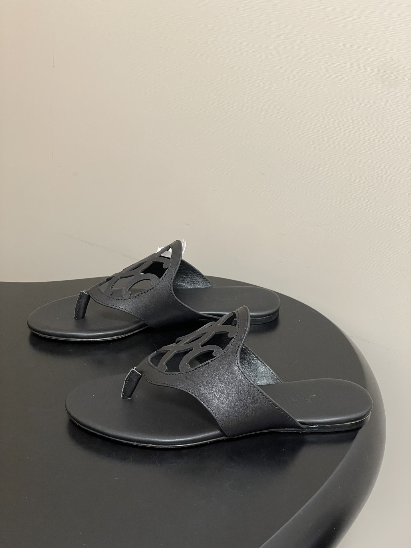 ua H**mes mage sandal