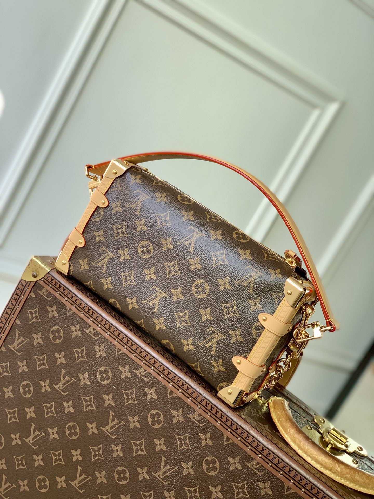 LV Side Trunk MM East West M28385 28x15x7cm