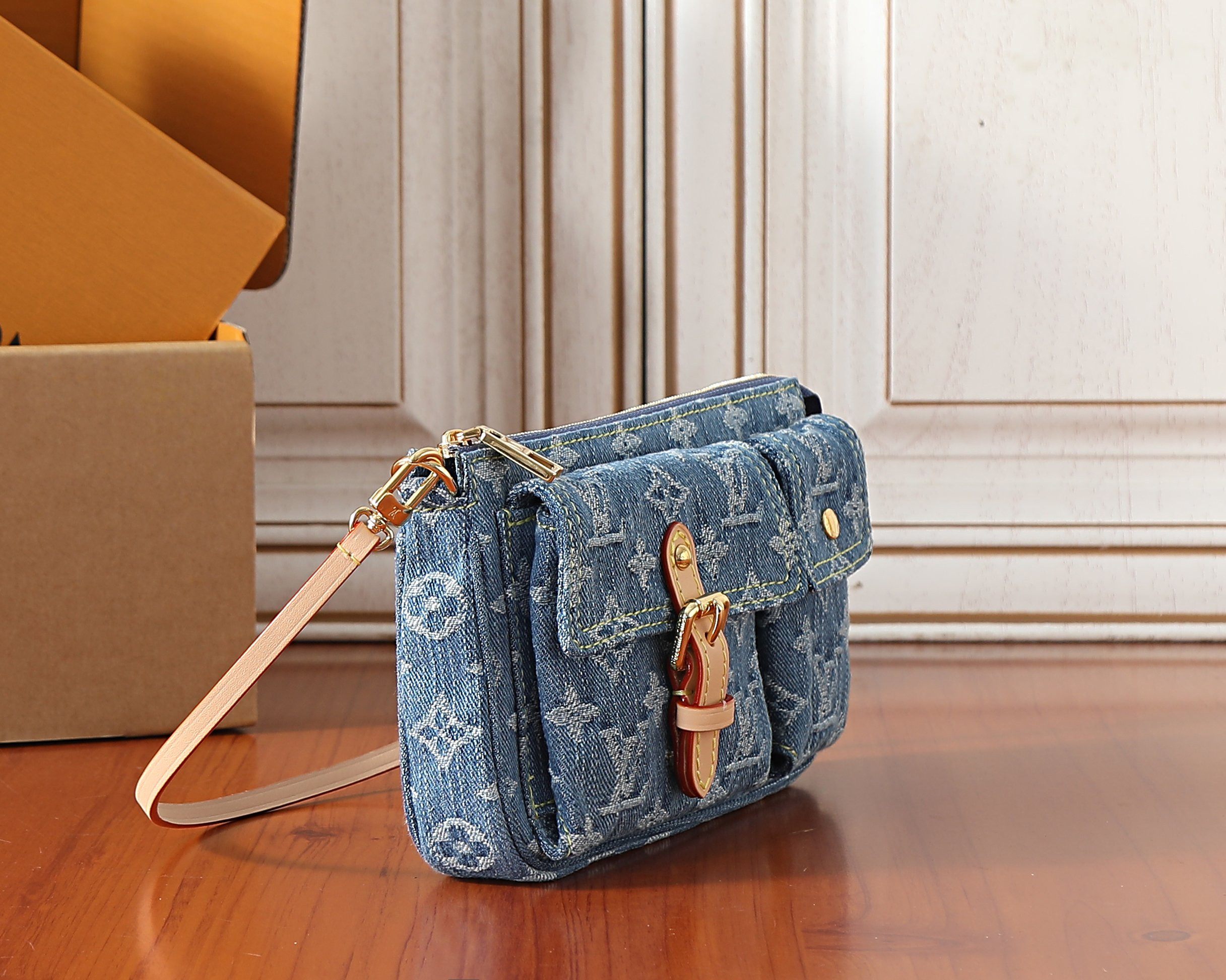 LV Pochette Accessoire Cargo M27602 23.5x14x3xm