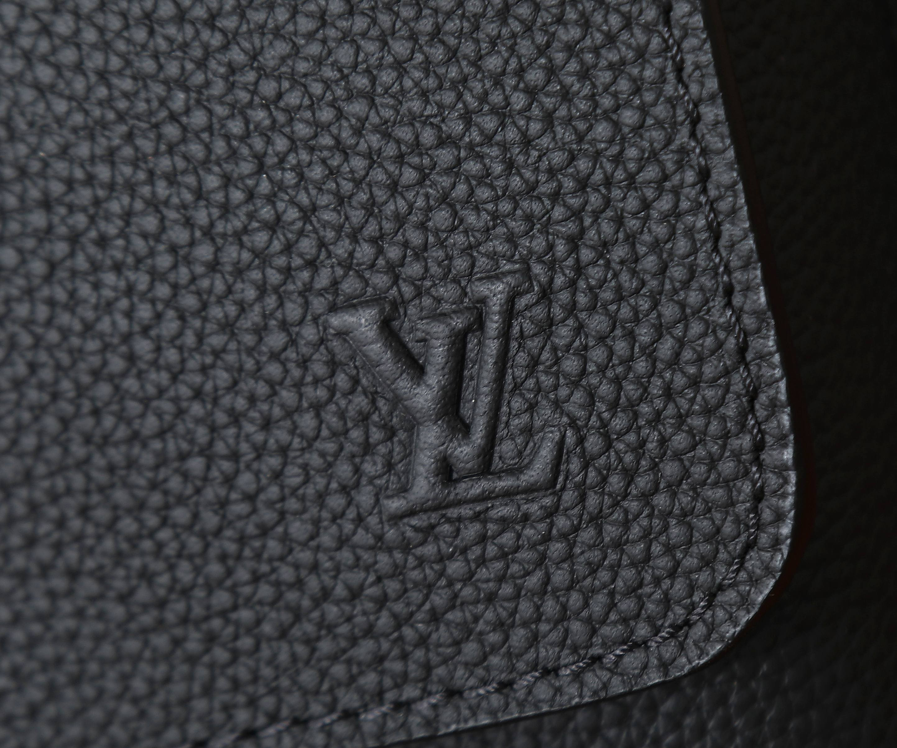 LV Boarding Messenger M15265 24x18x9cm