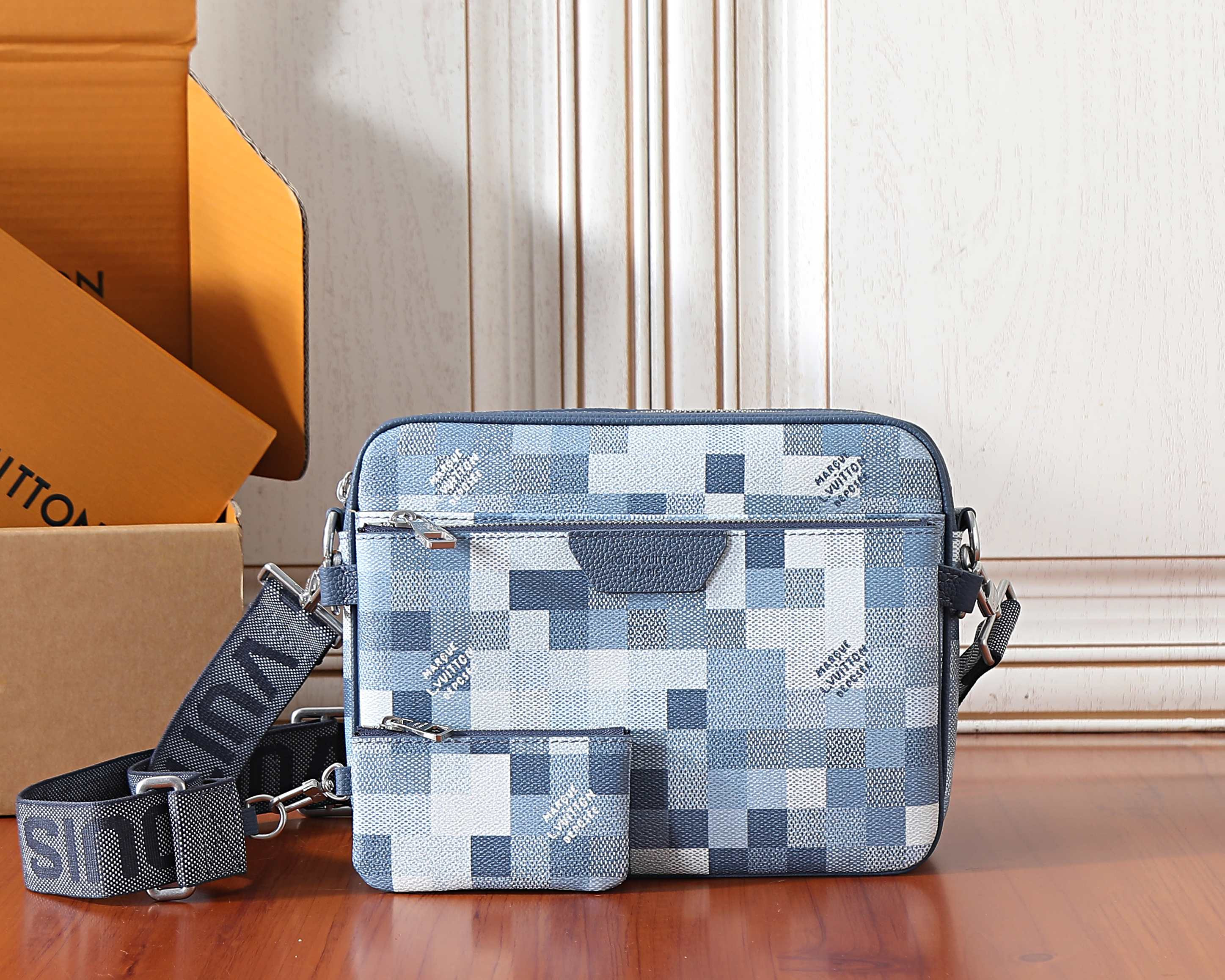 LV TRIO Messenger Bag M28601 25x18.5x7cm