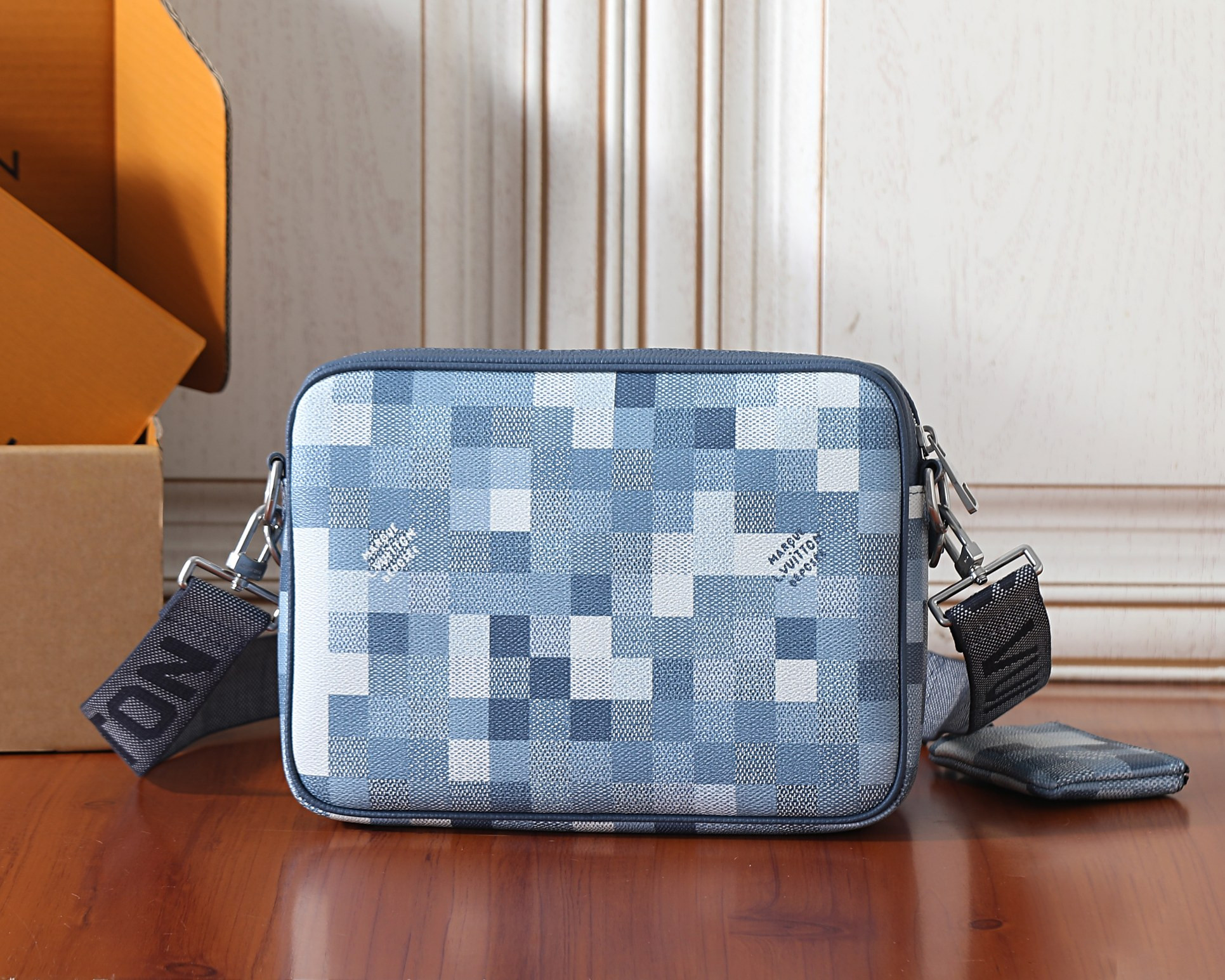LV TRIO Messenger Bag M28601 25x18.5x7cm
