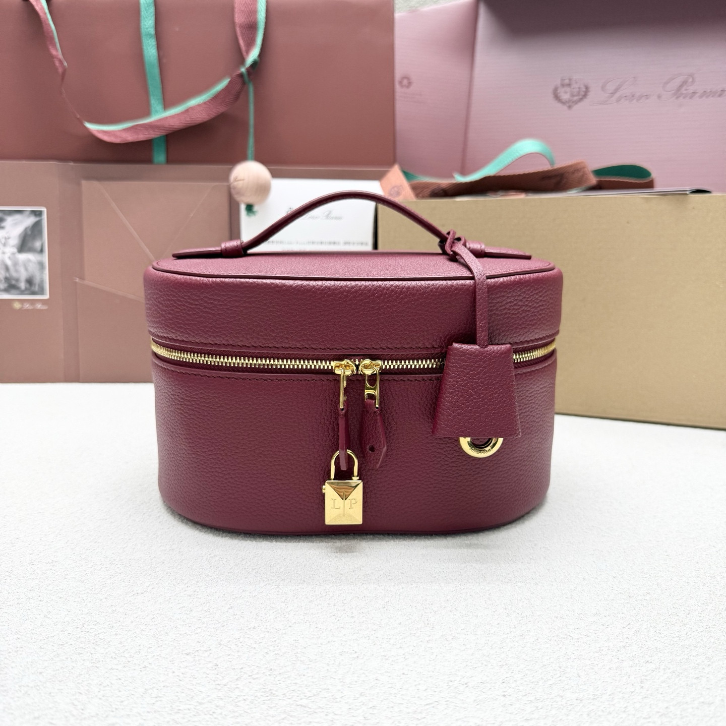 L**o p*ana extra vanity case 21x15x12cm