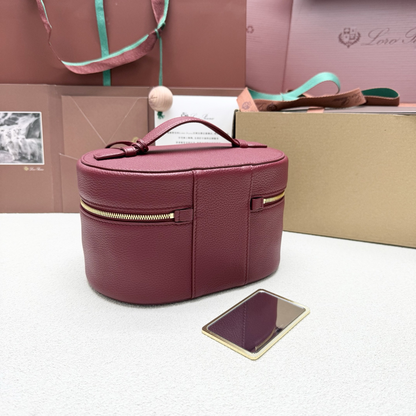 L**o p*ana extra vanity case 21x15x12cm
