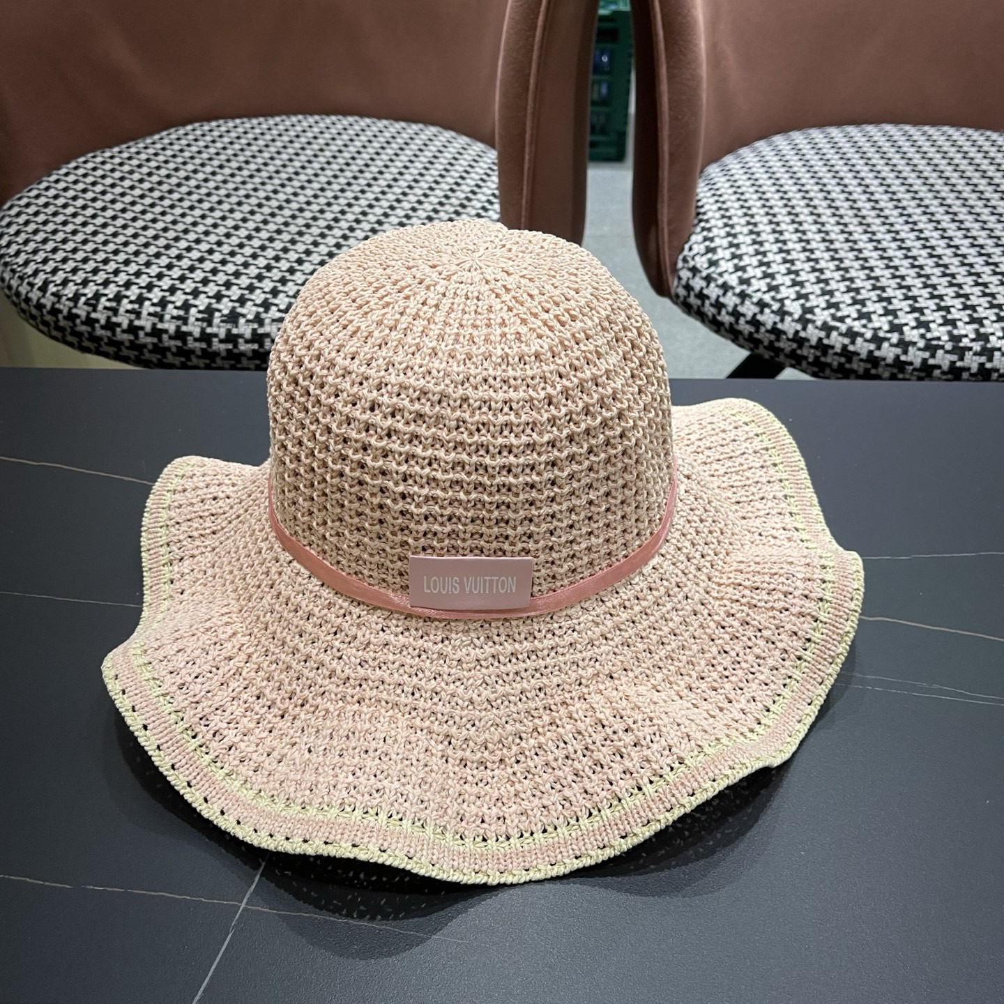 l0*is V*t0n straw hat