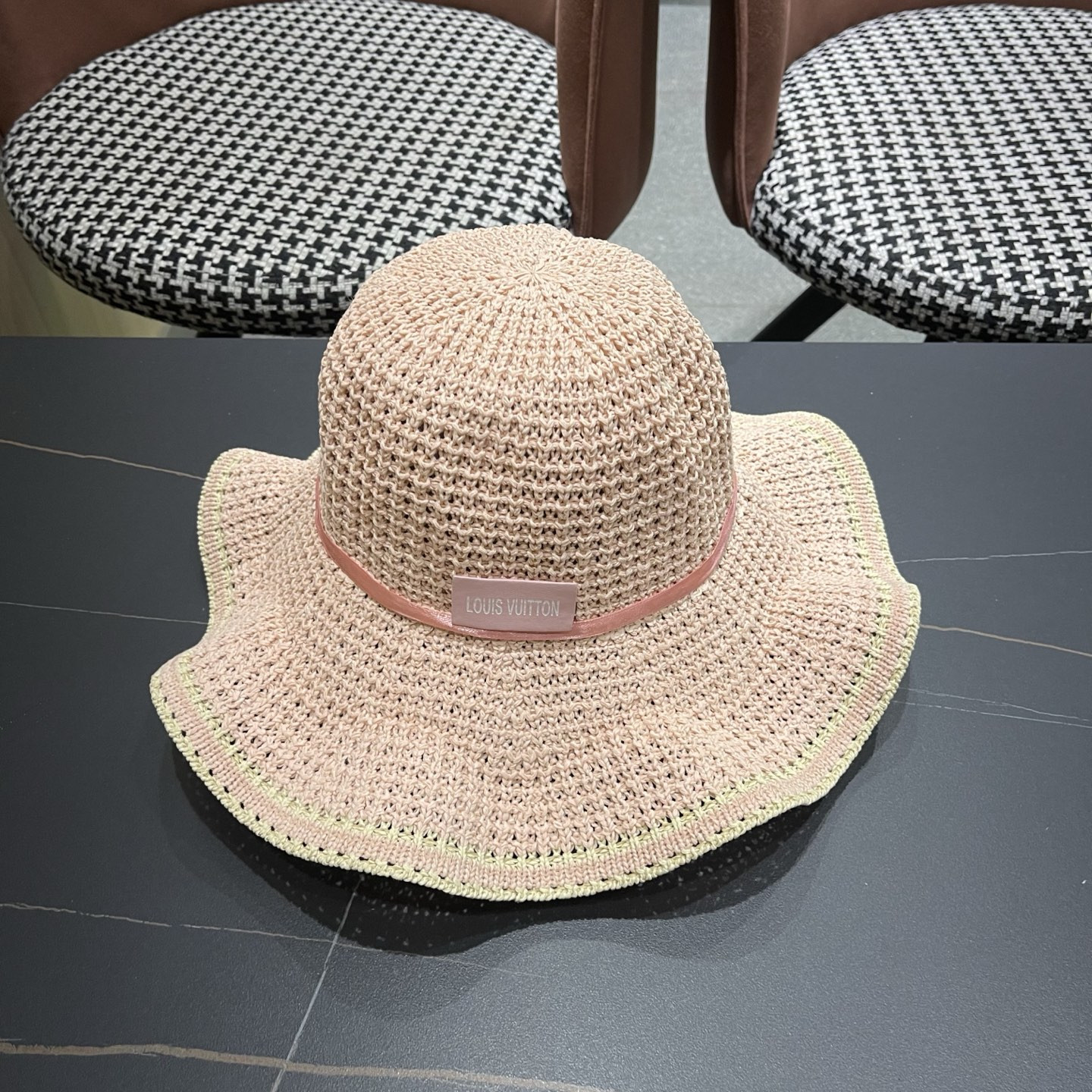 l0*is V*t0n straw hat
