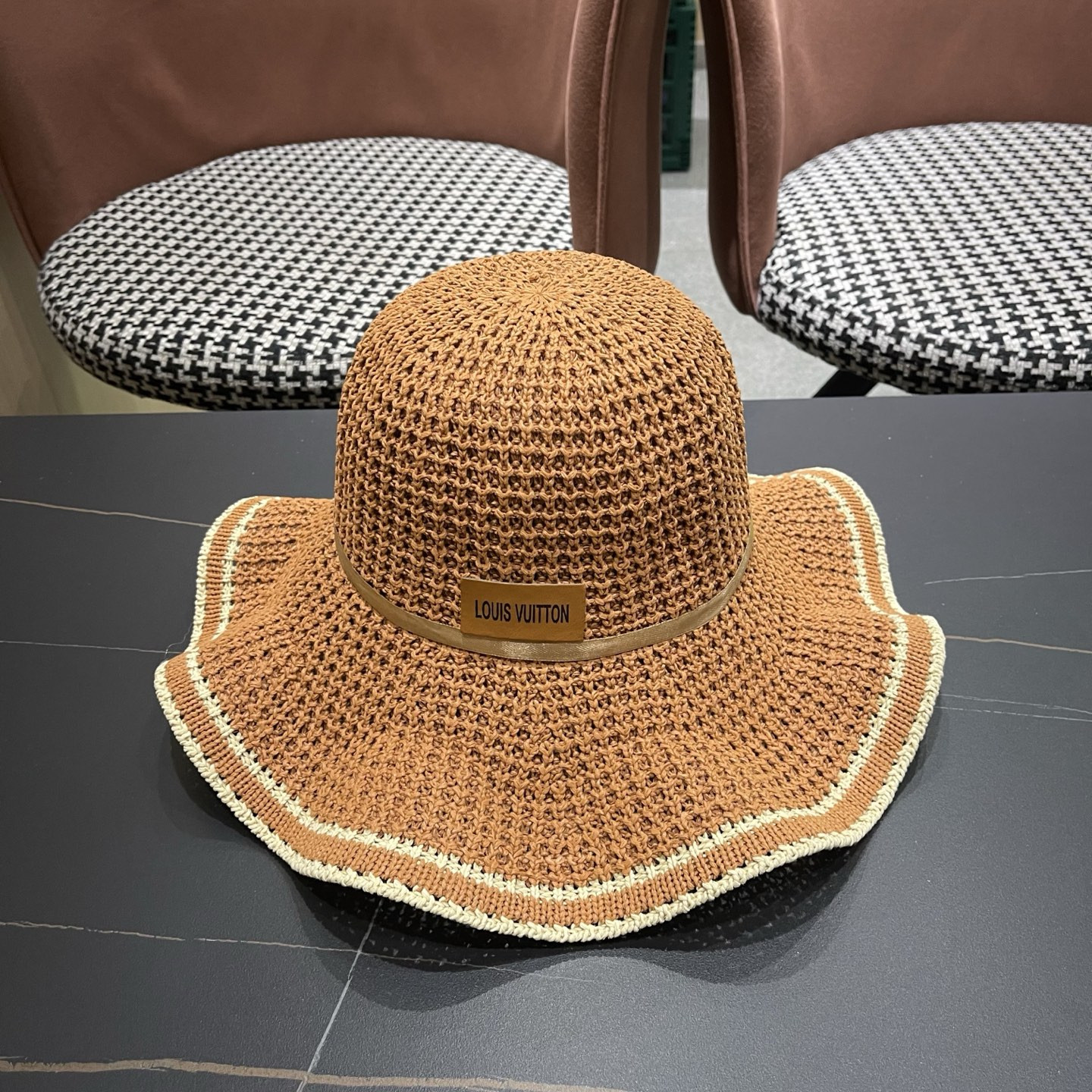 l0*is V*t0n straw hat