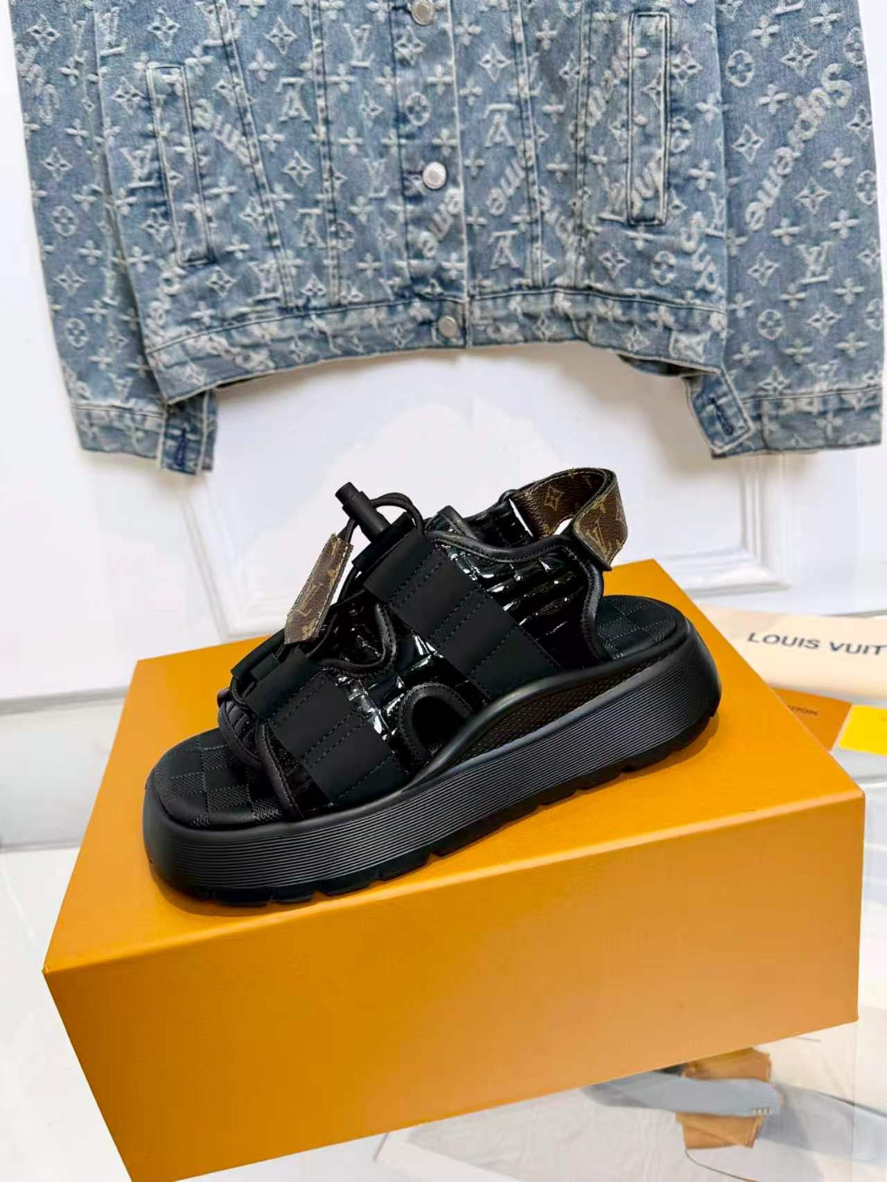 UA LV Chameleon Platform Comfort Sandal