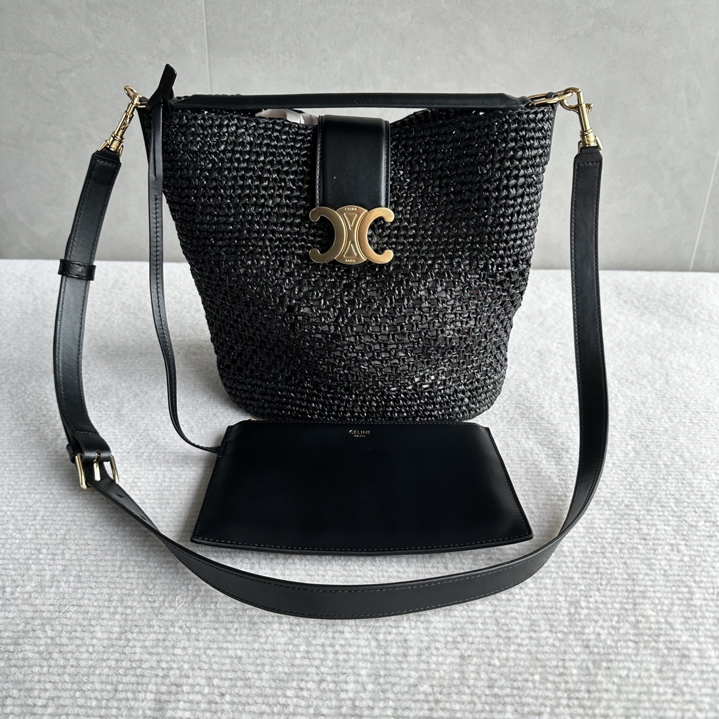 Ce**e l0*ise medium bucket bag made of plant materials and cow leather 23.5x24x16cm