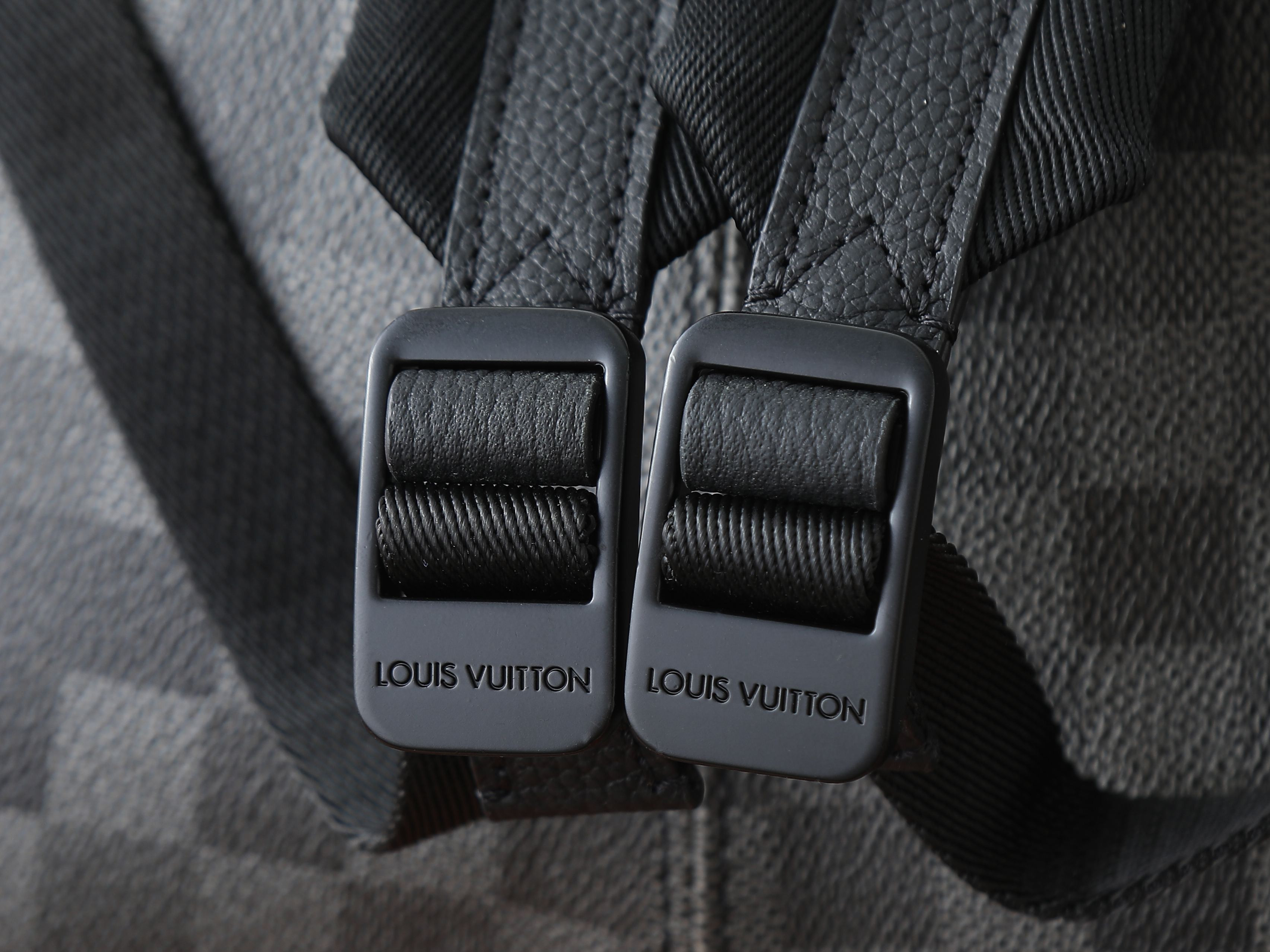 LV Discovery Backpack PM M28789 31x42x17cm