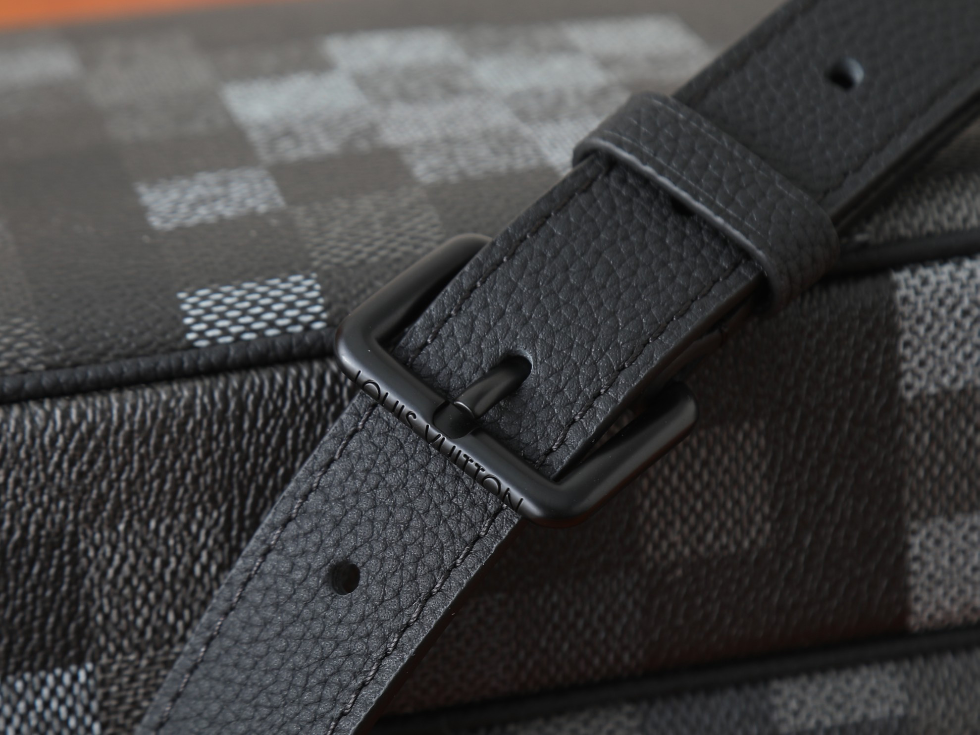 LV Nile Messenger M14988 25x17.5x11cm