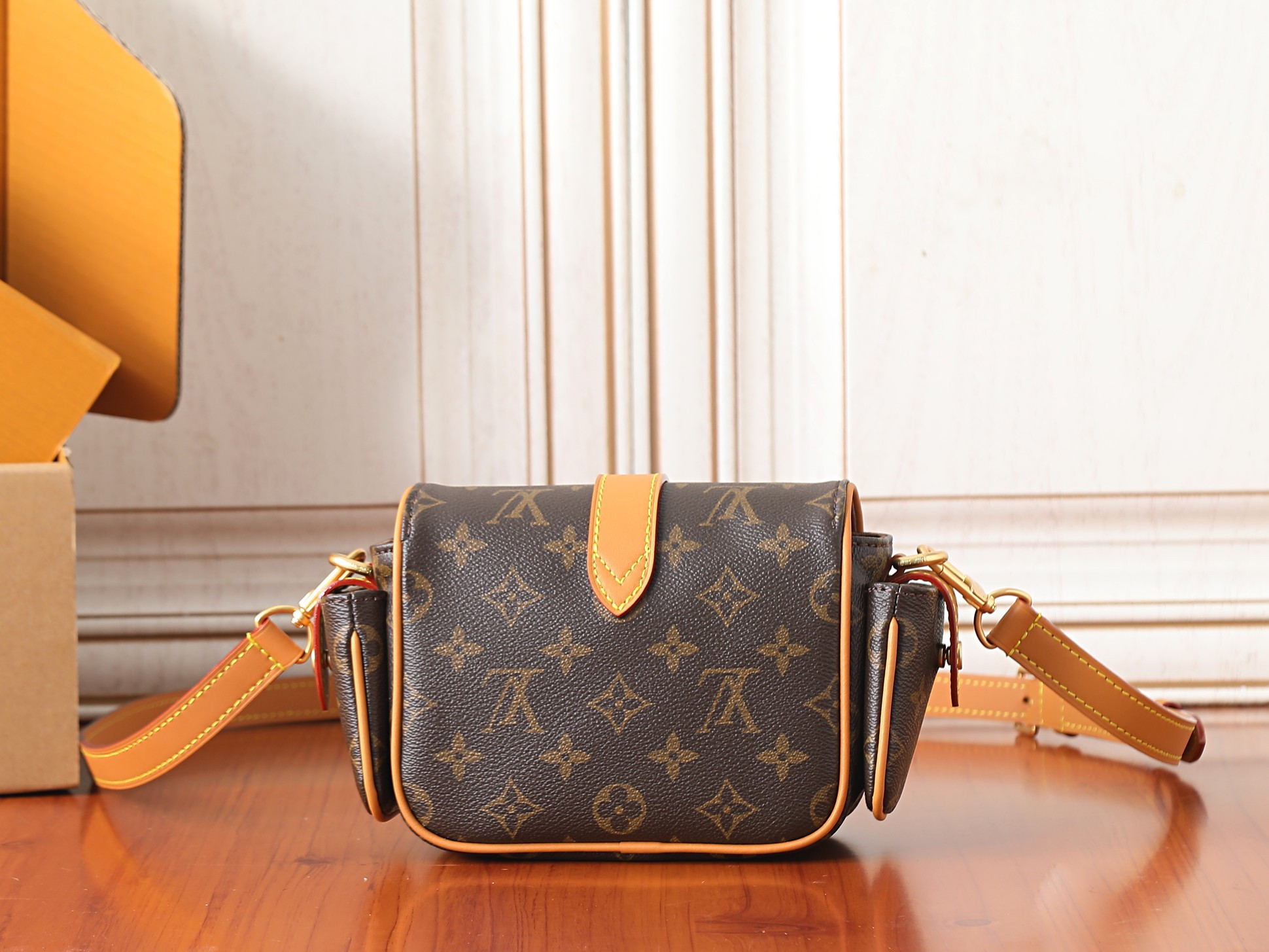 LV Cargo Wearable Wallet M14742 23x14x10cm
