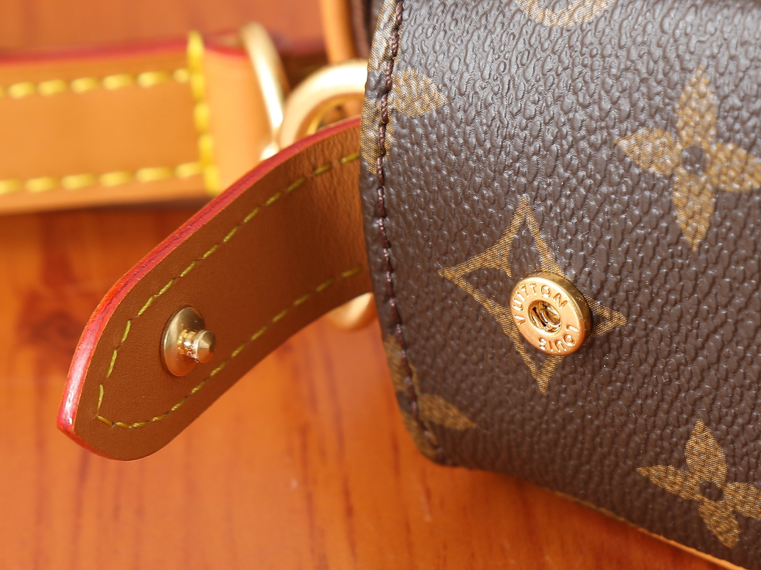 LV Cargo Wearable Wallet M14742 23x14x10cm