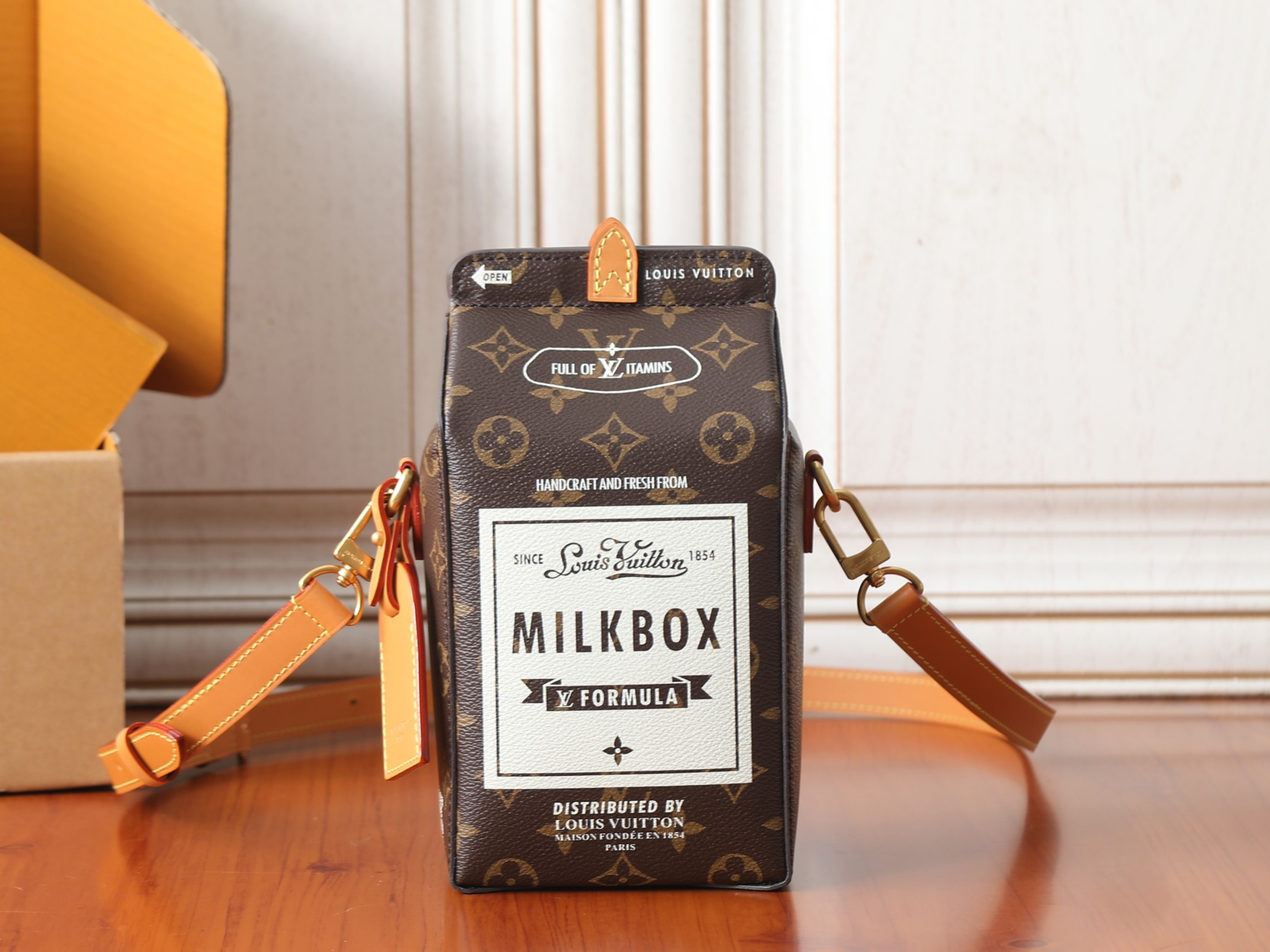 LV Milk Bag M29326 12x22x10cm