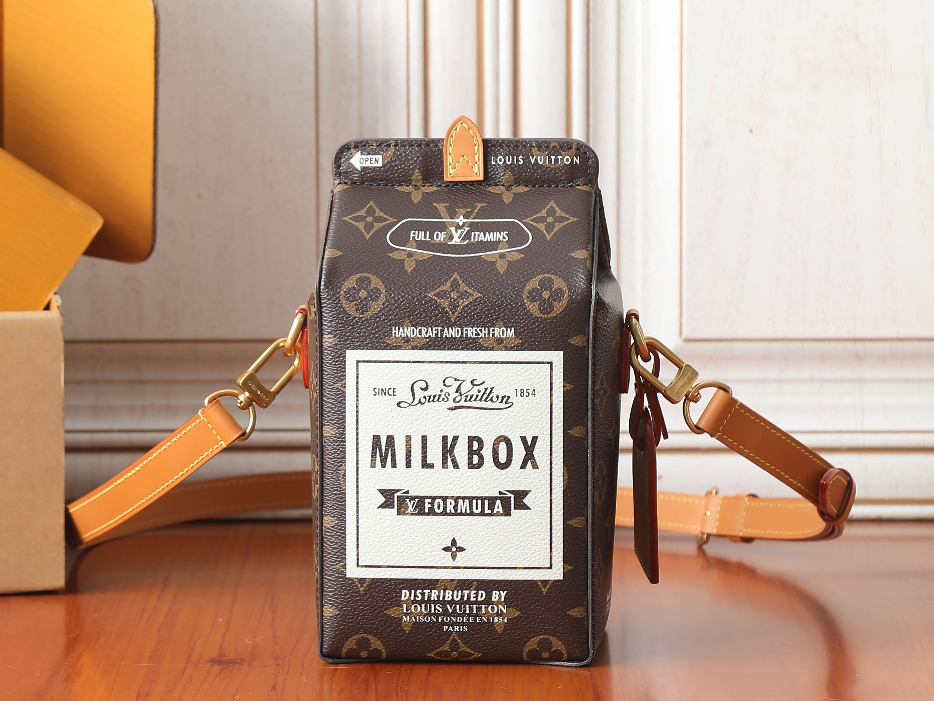LV Milk Bag M29326 12x22x10cm