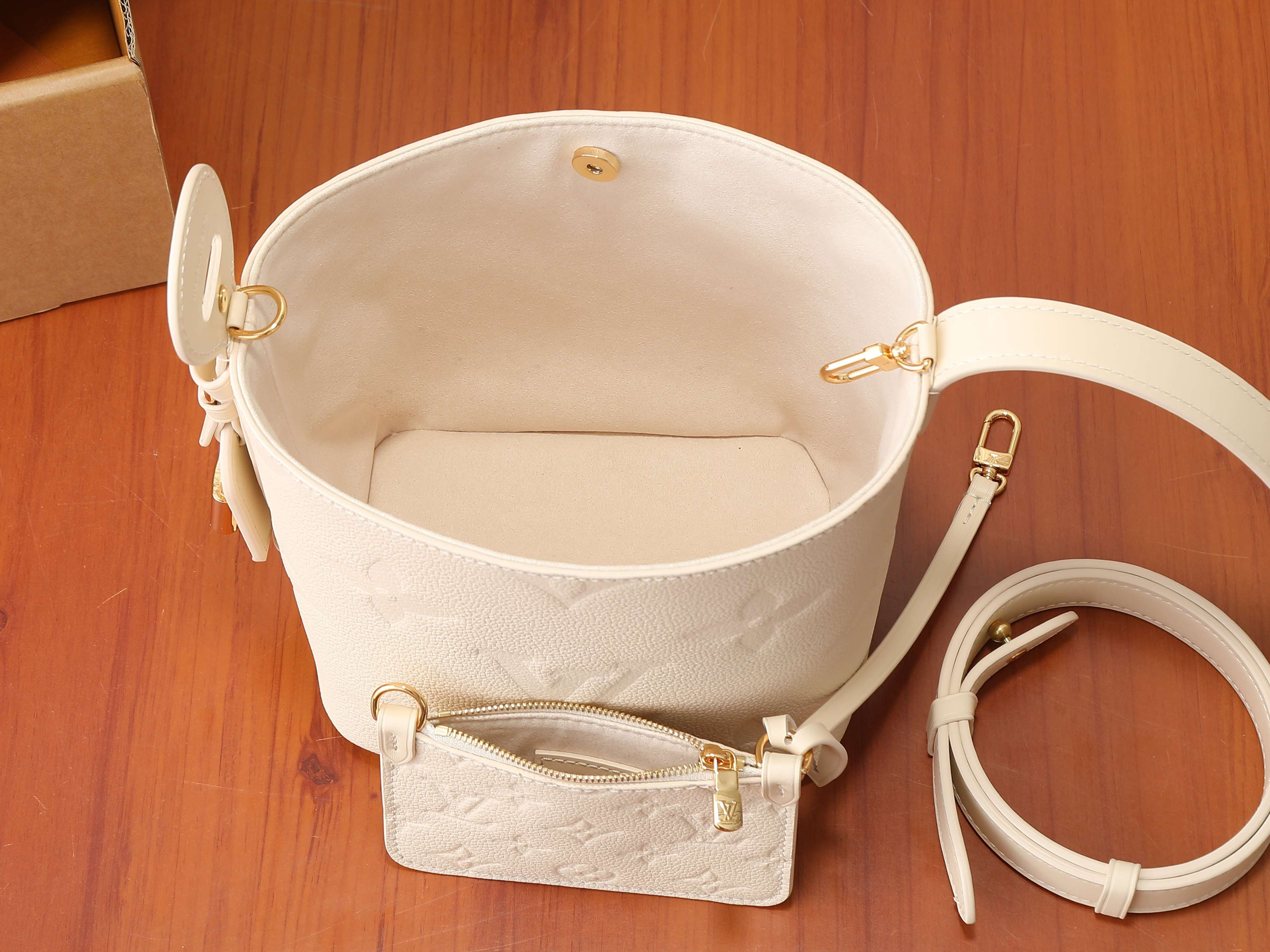 LV All In BB M2A356 16x18x12cm