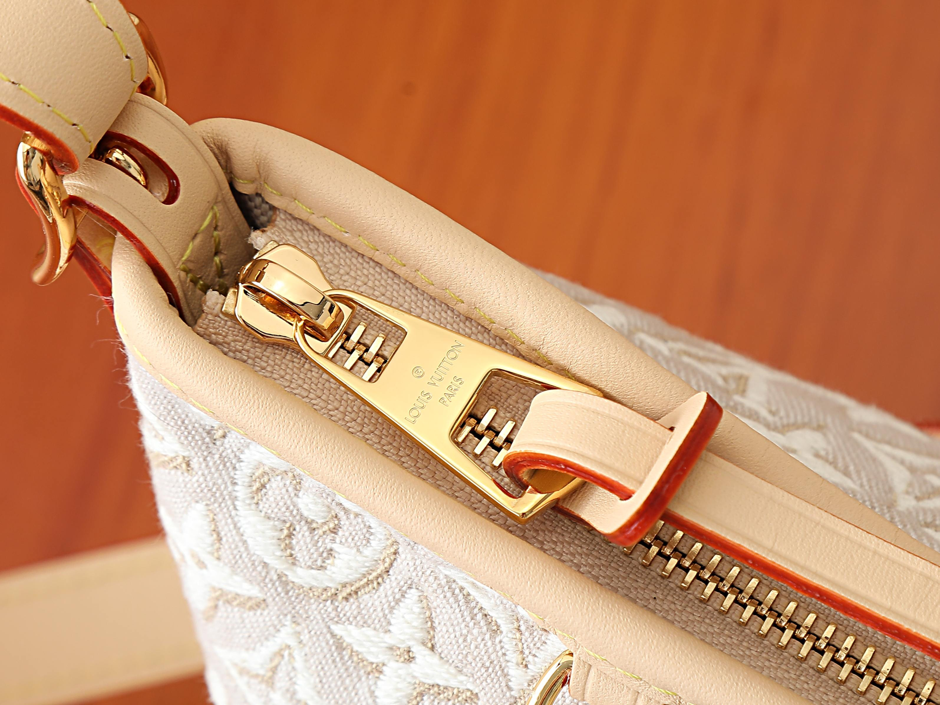 LV Carryall East-West M2A136 36x19x10cm