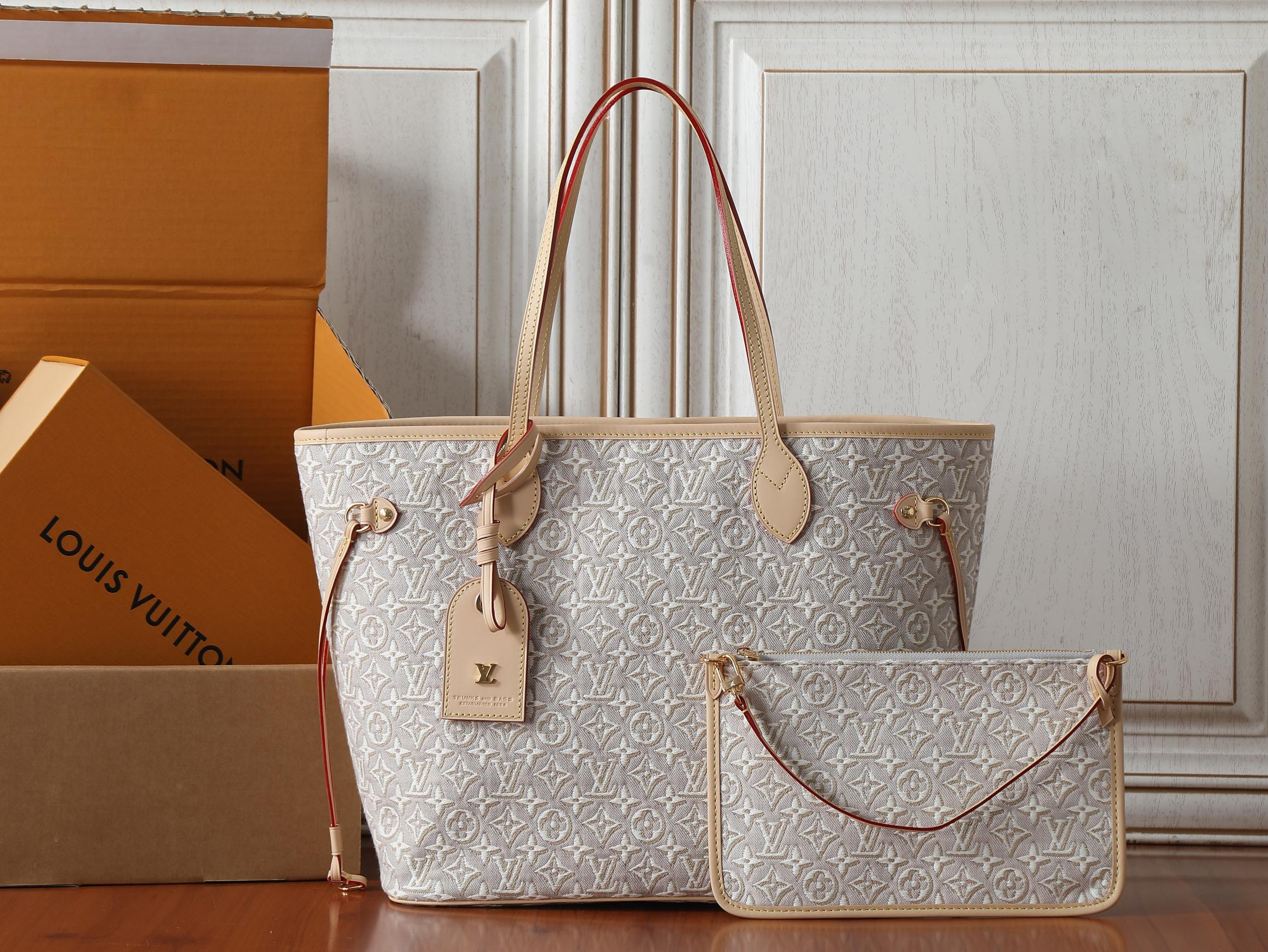 LV Neverfull MM M2A381 47x28x14cm Without Box