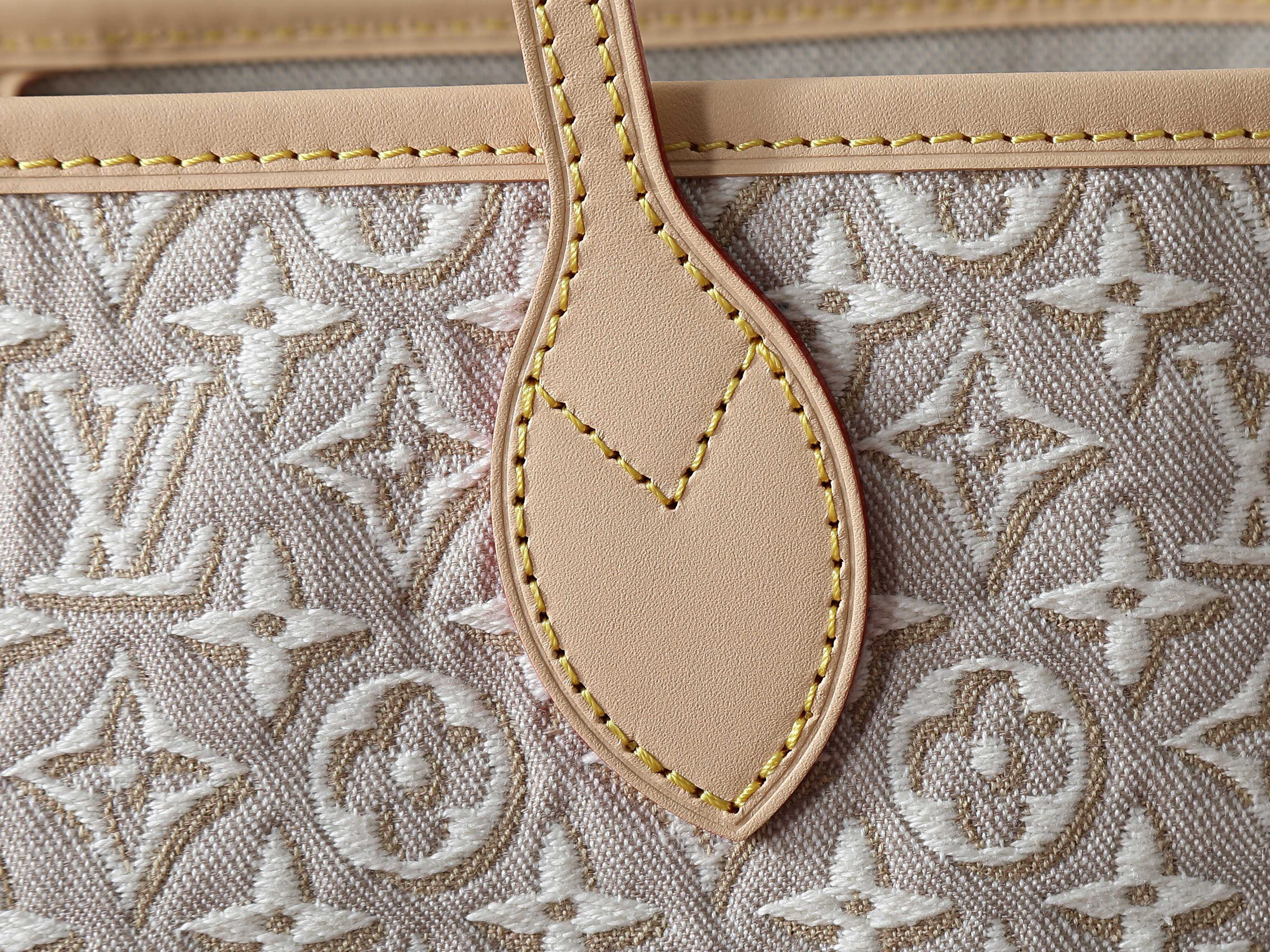 LV Neverfull MM M2A381 47x28x14cm Without Box