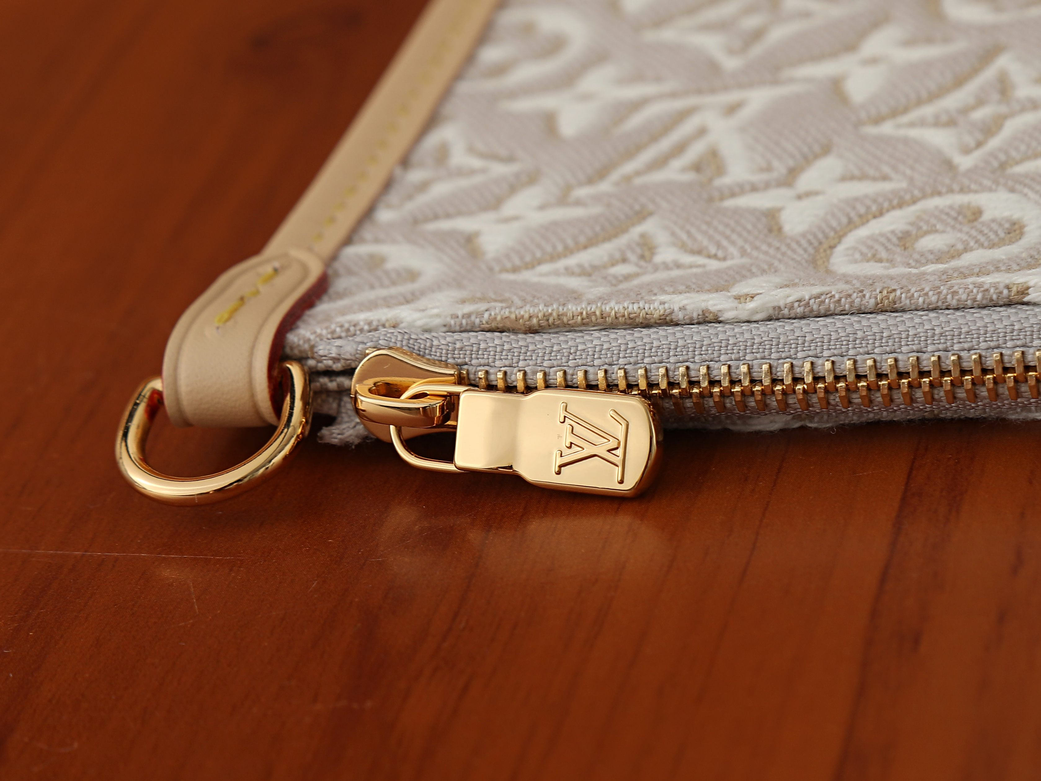 LV Neverfull MM M2A381 47x28x14cm Without Box