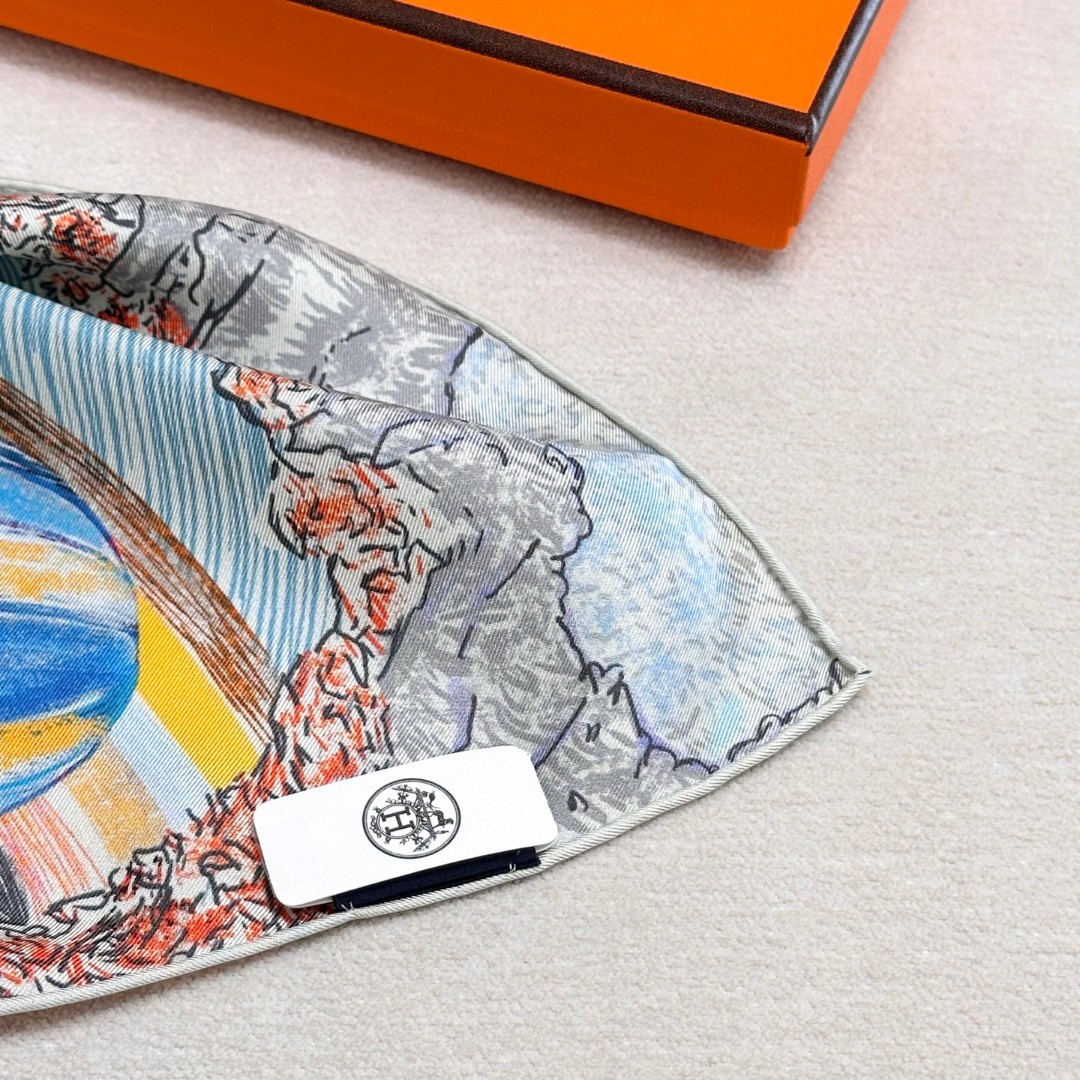 H**mes silk scarf 88.5x88.5cm