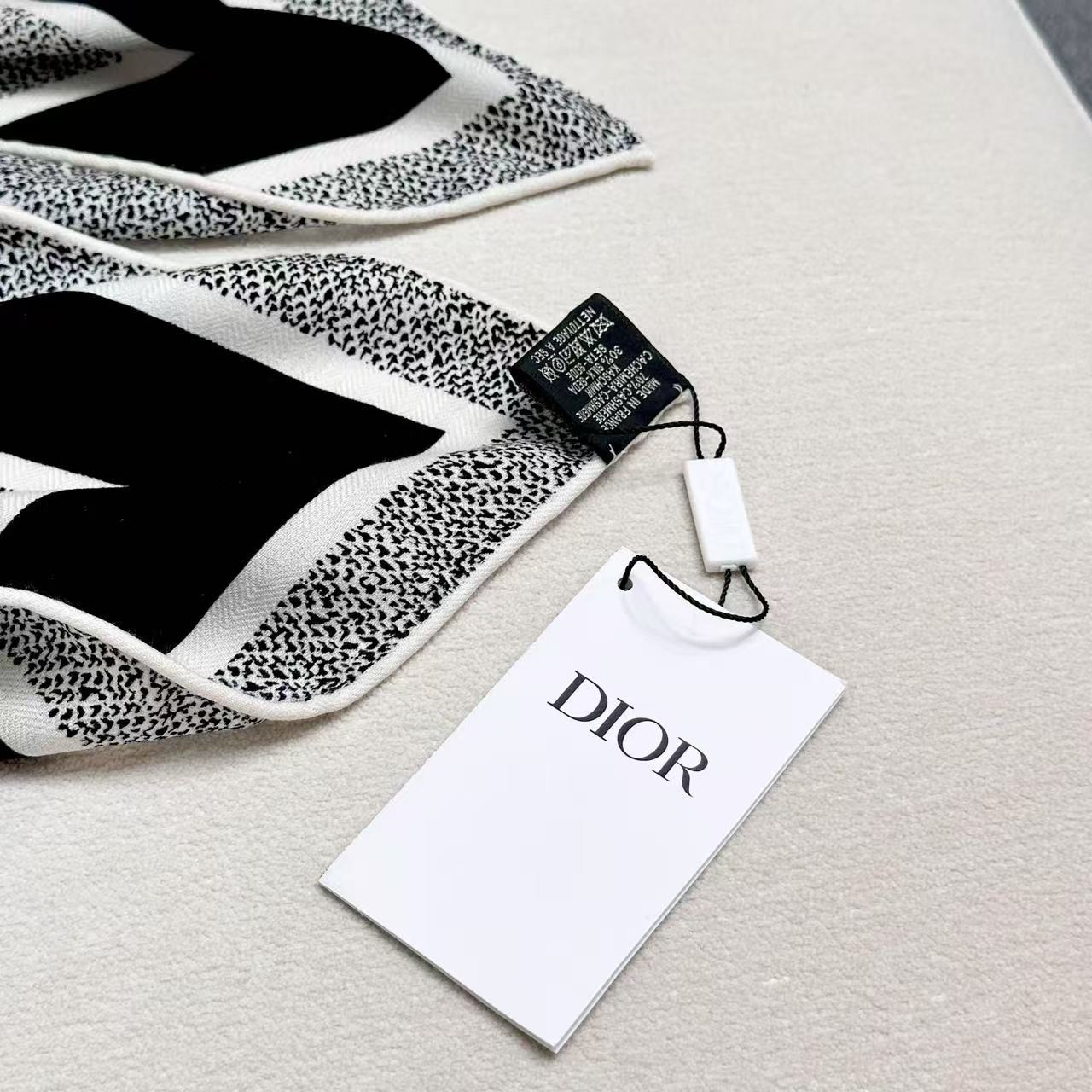 D*or silk scarf 110x110cm