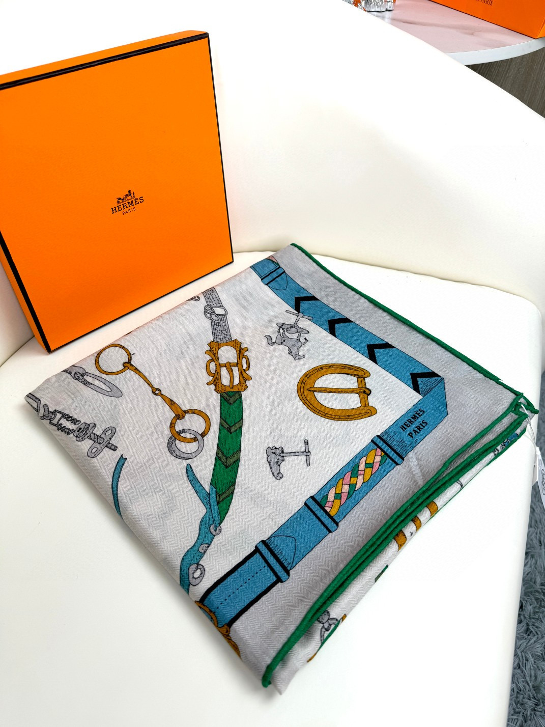 H**mes scarf 135x135cm 70% cashmere 30% silk