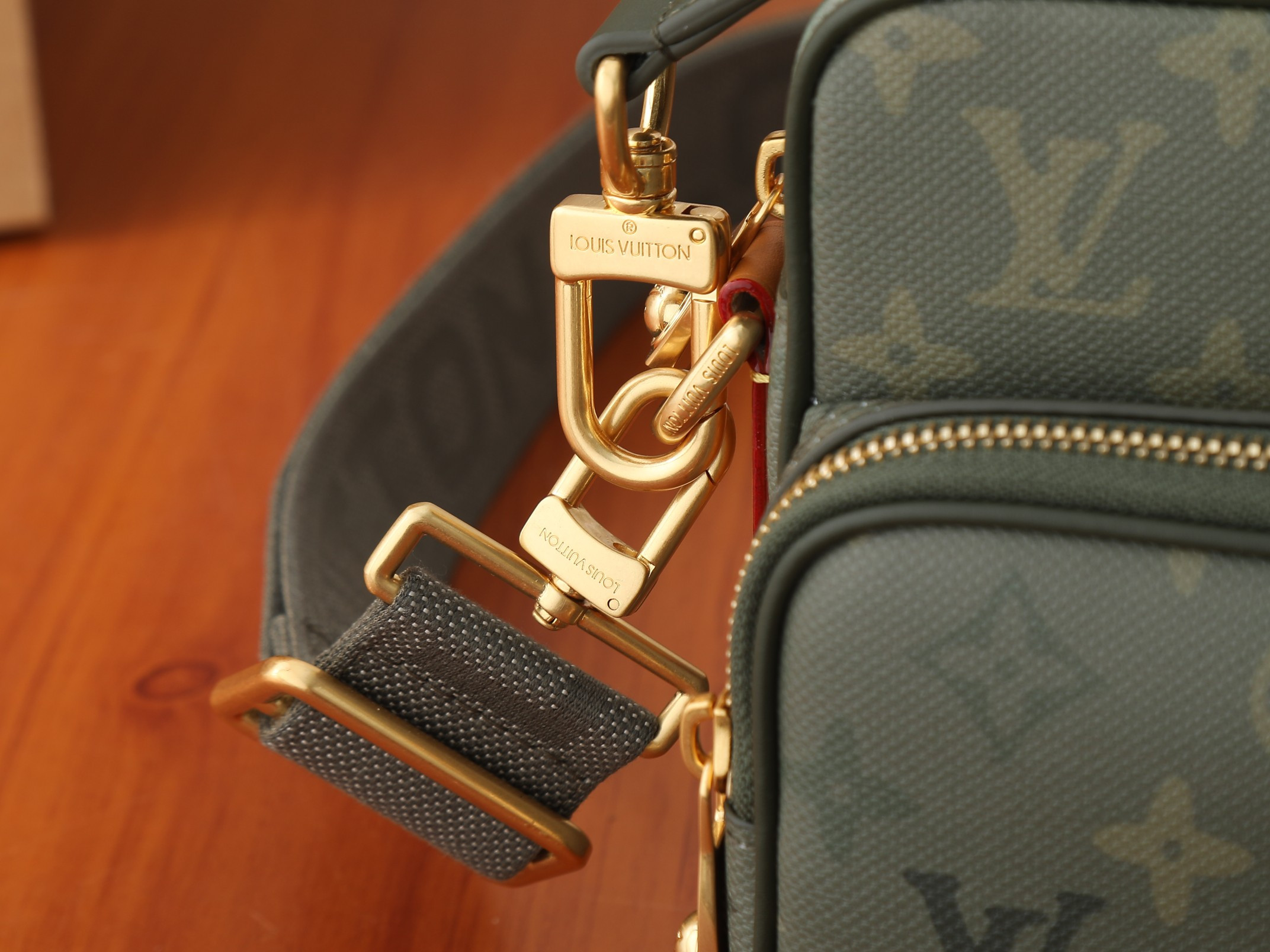 LV Nil M27095 25x17.5x11cm