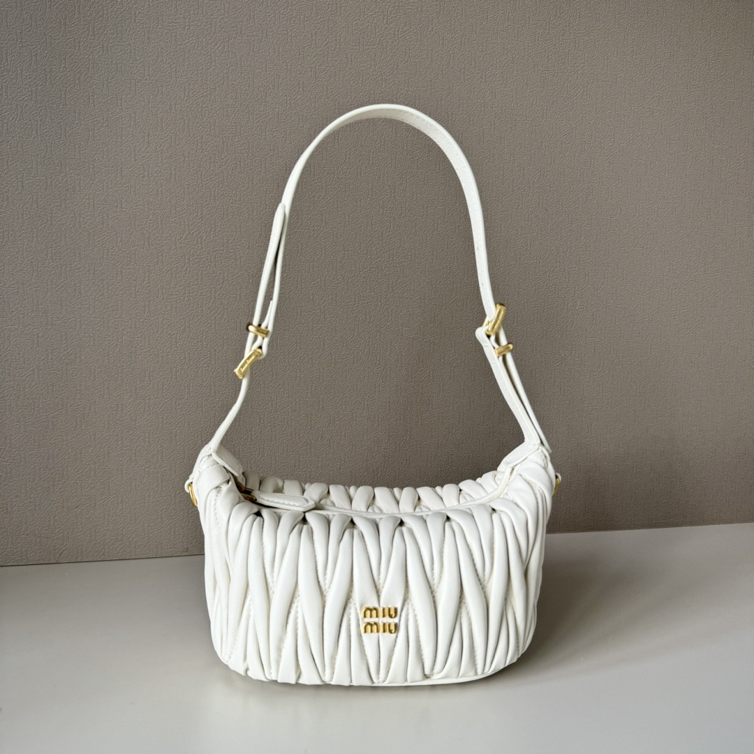 M1v M1v matelasse pouch nappa bag 15x8.5x8cm