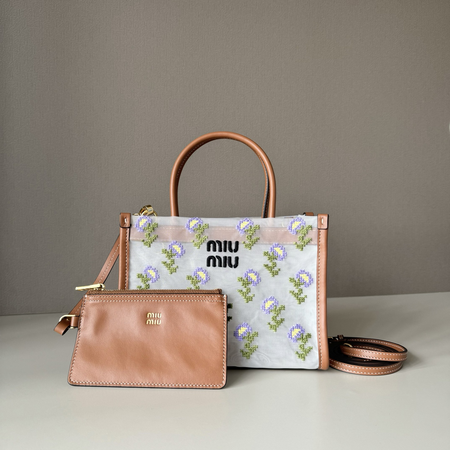 M1v M1v embroidered mesh top-handle bag 14x19.5x9cm