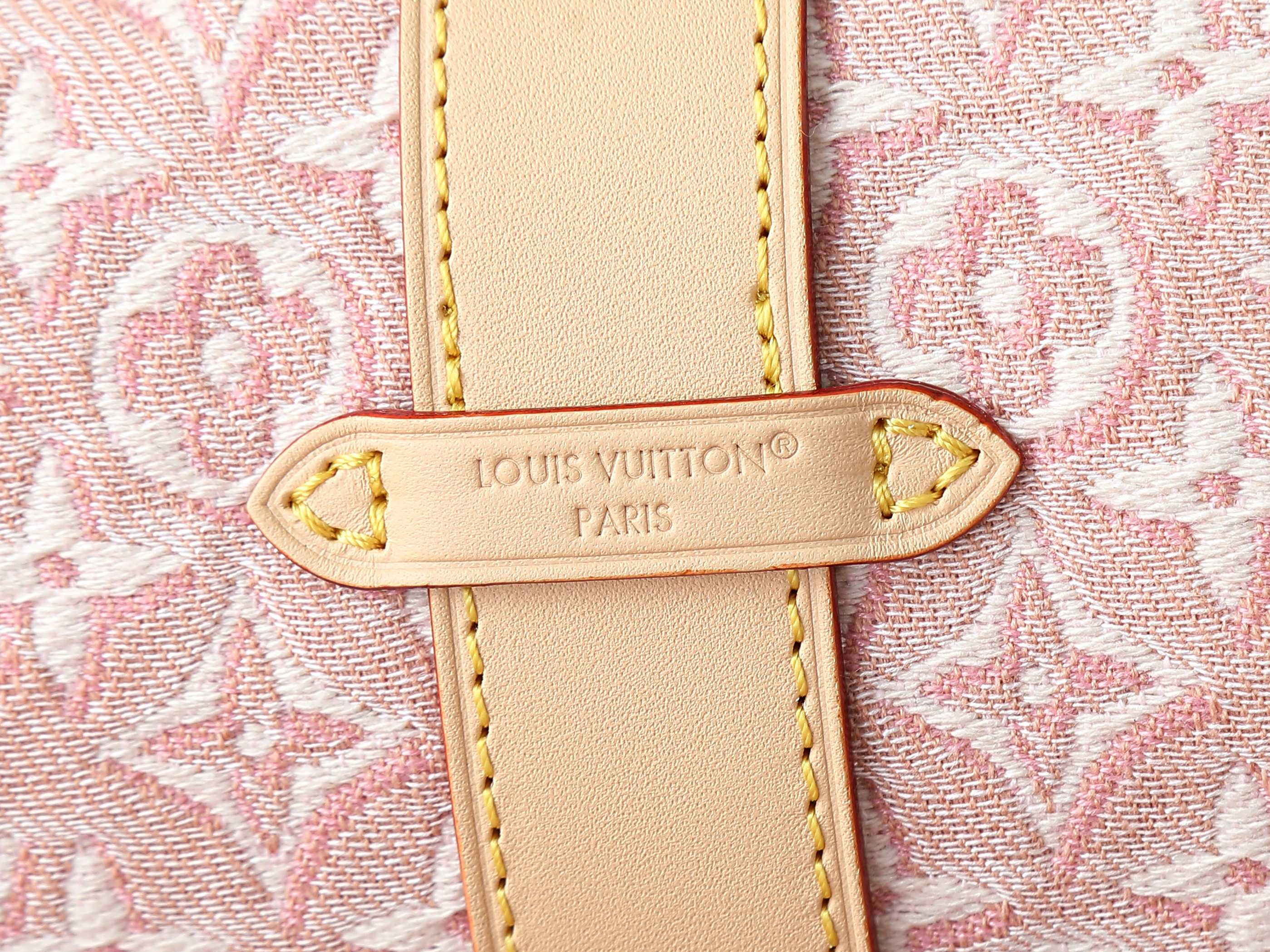 LV Pochette Mia M2A382 22x14.5x8cm