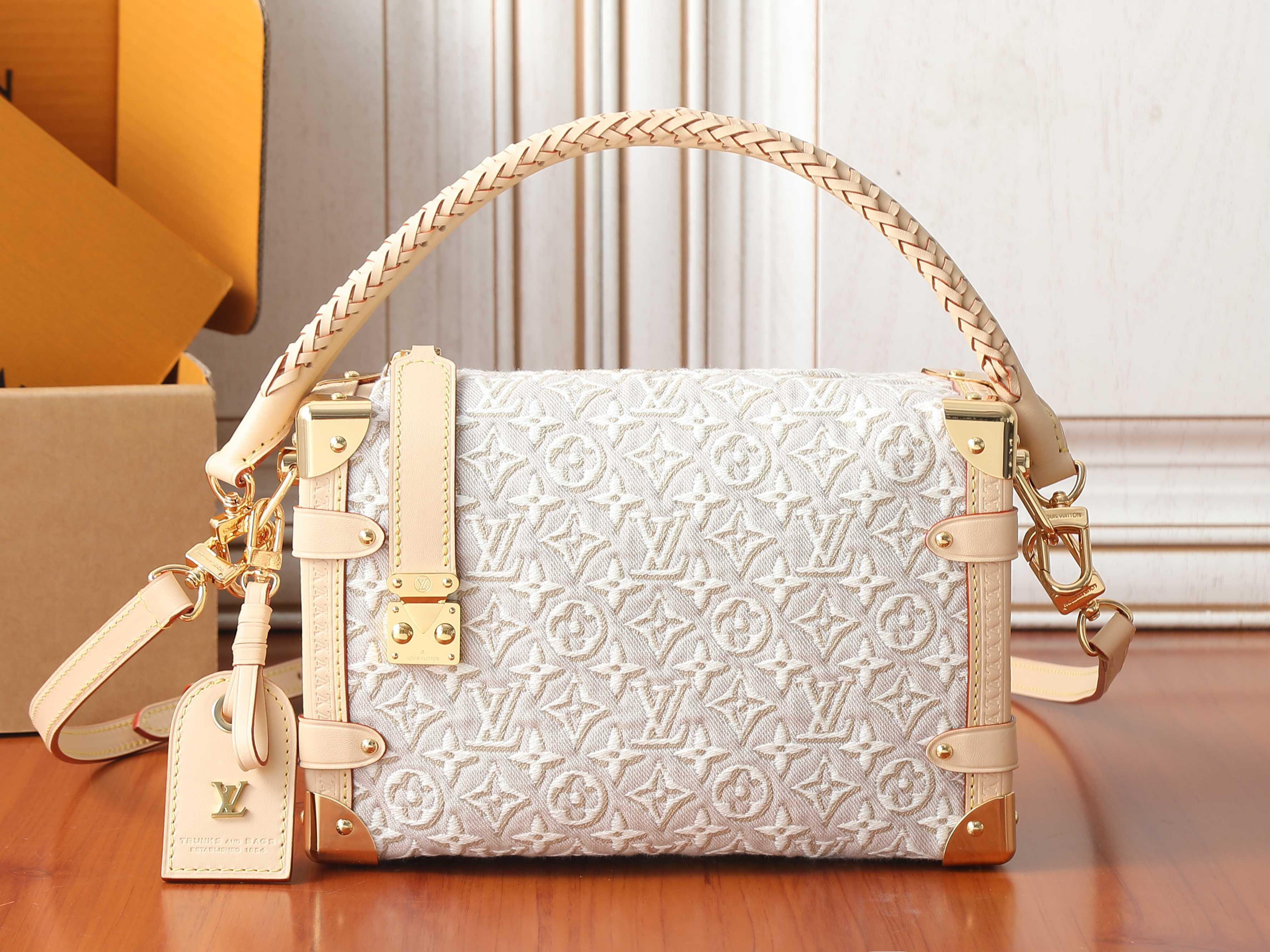 LV Side Trunk MM M2A145 23.5x16x8.5cm