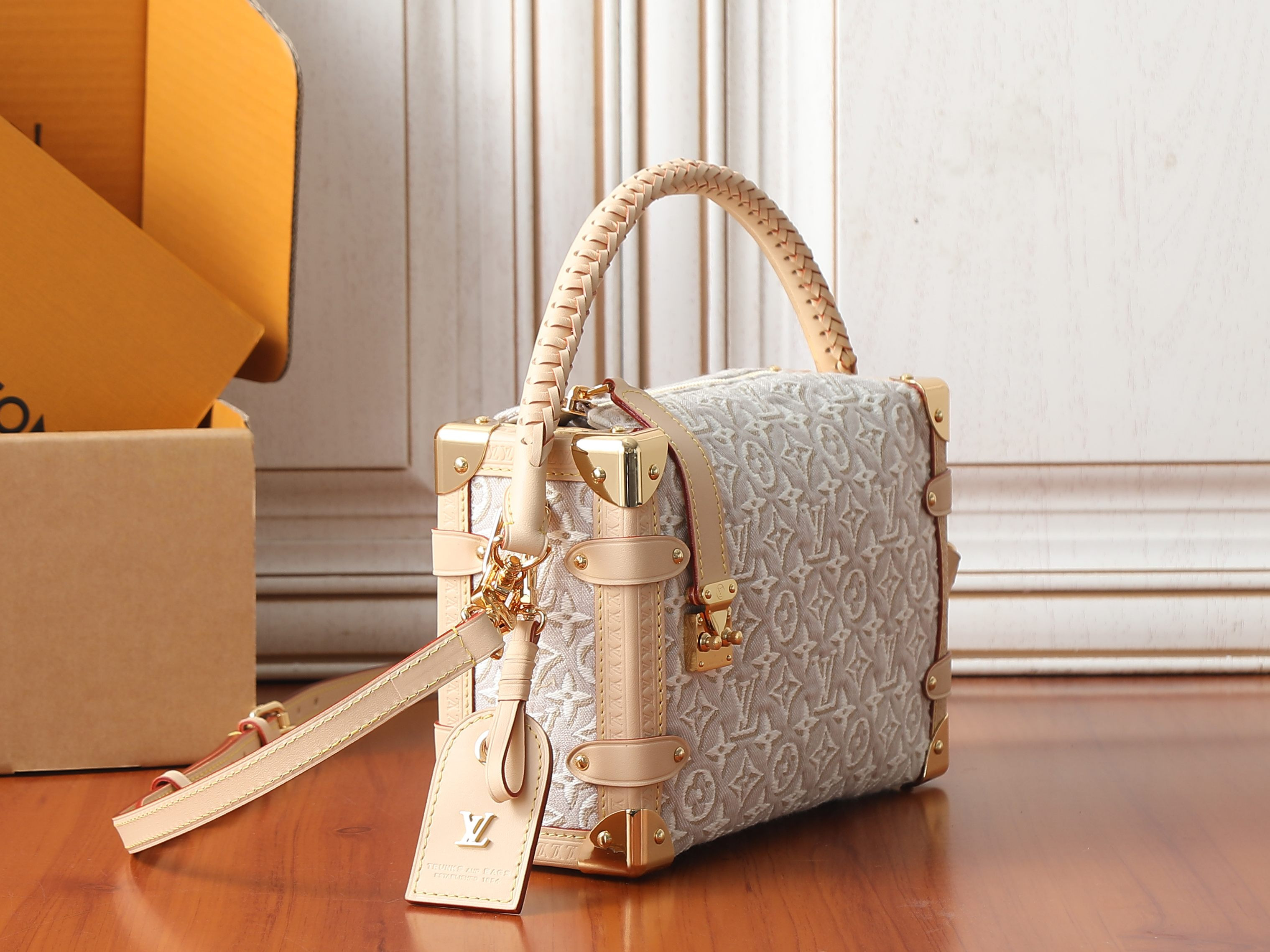 LV Side Trunk MM M2A145 23.5x16x8.5cm
