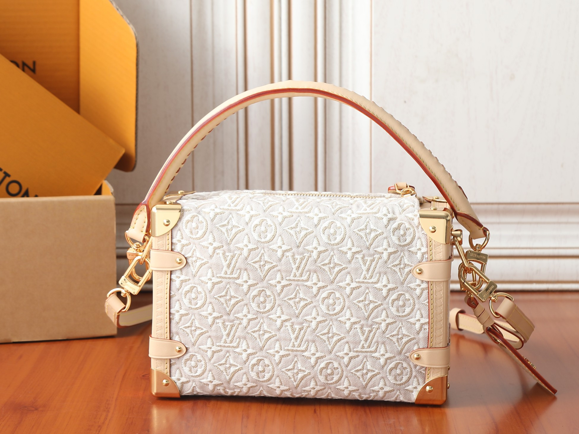 LV Side Trunk MM M2A145 23.5x16x8.5cm