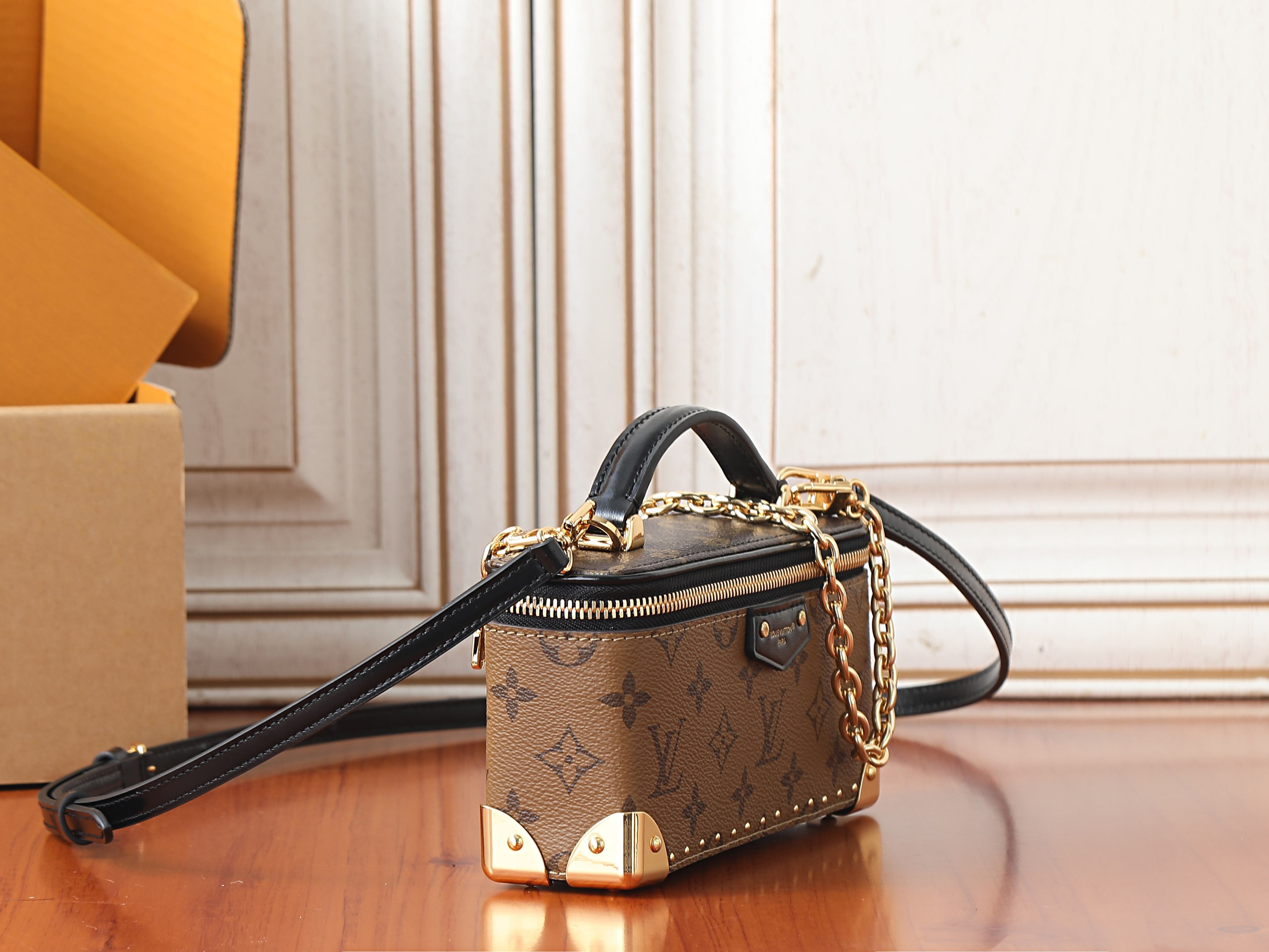 LV Vanity Pouch Trunk M29548 20x10x5.5cm