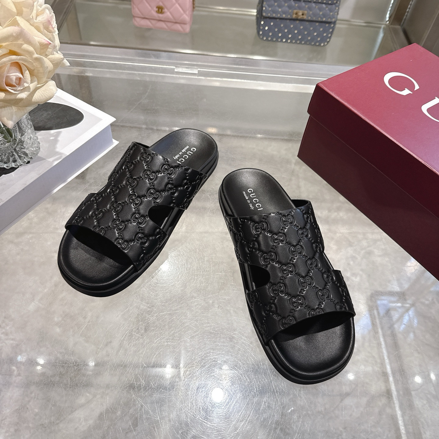 ua G*u*i slides