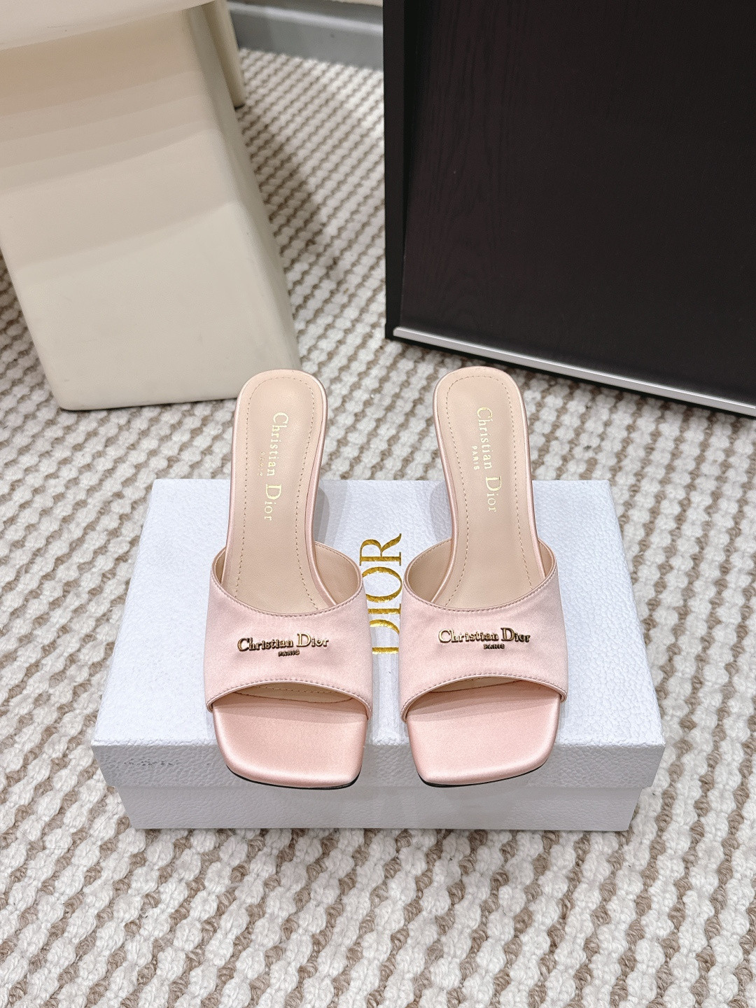 ua D*or slide
