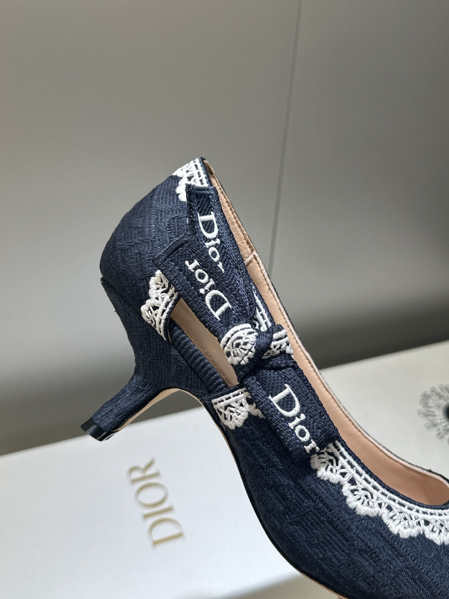 ua D*or j