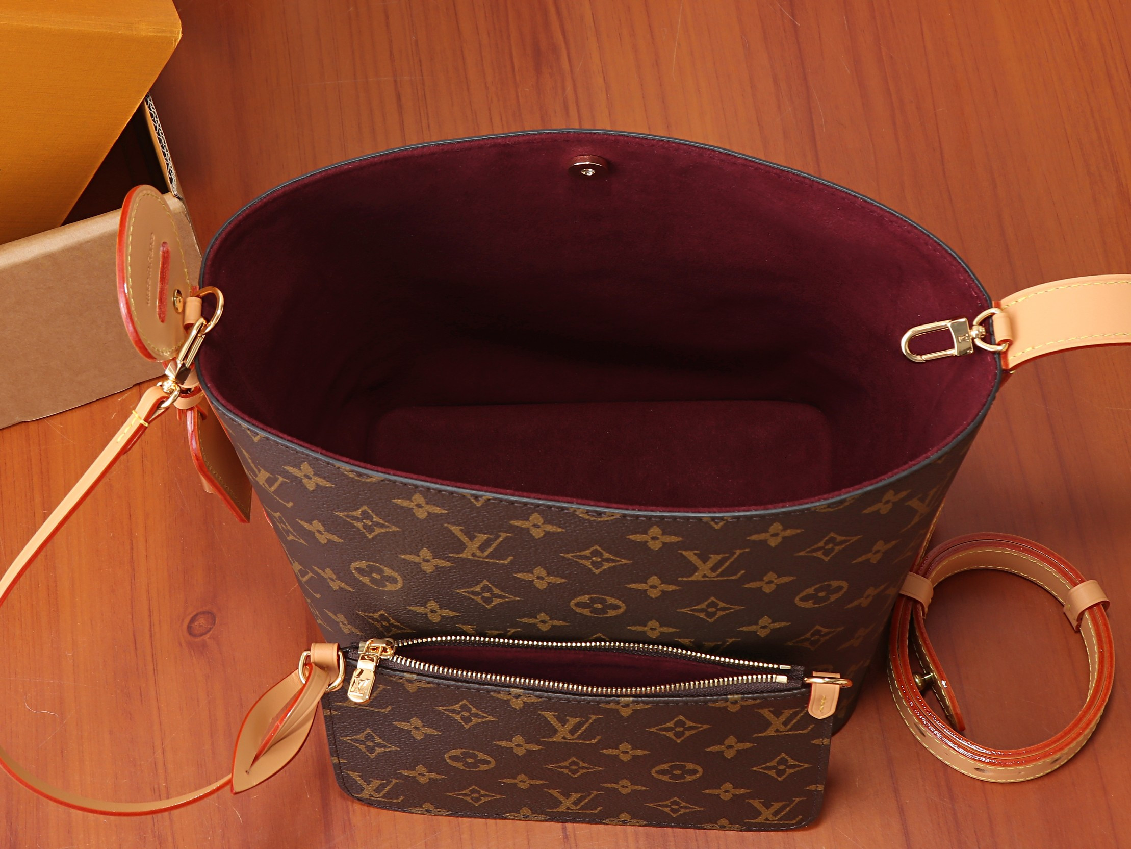 LV All In MM M29628 21x24x16cm