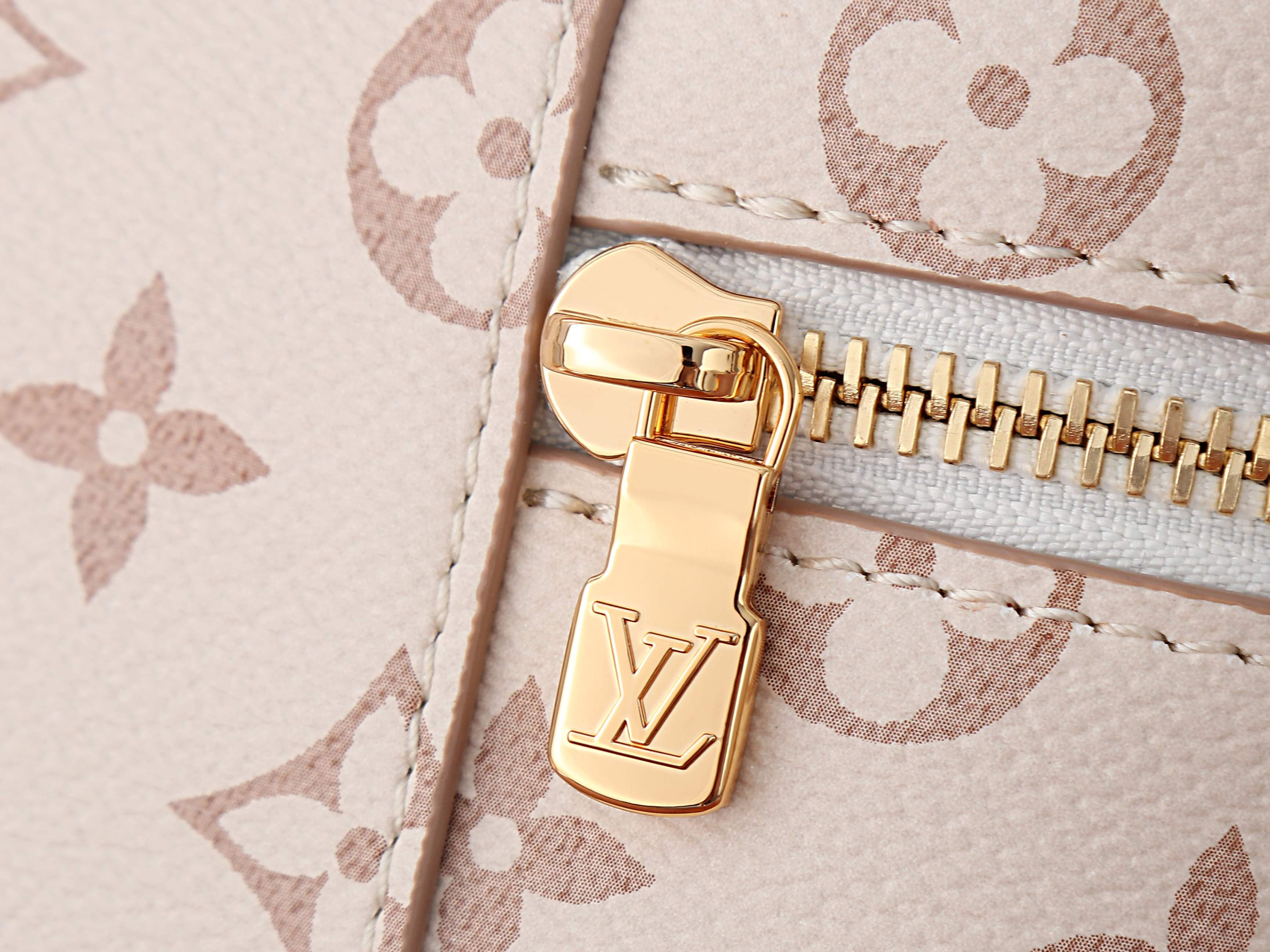 LV Vanity Chain Pouch M29782 19x11.5x6.5cm