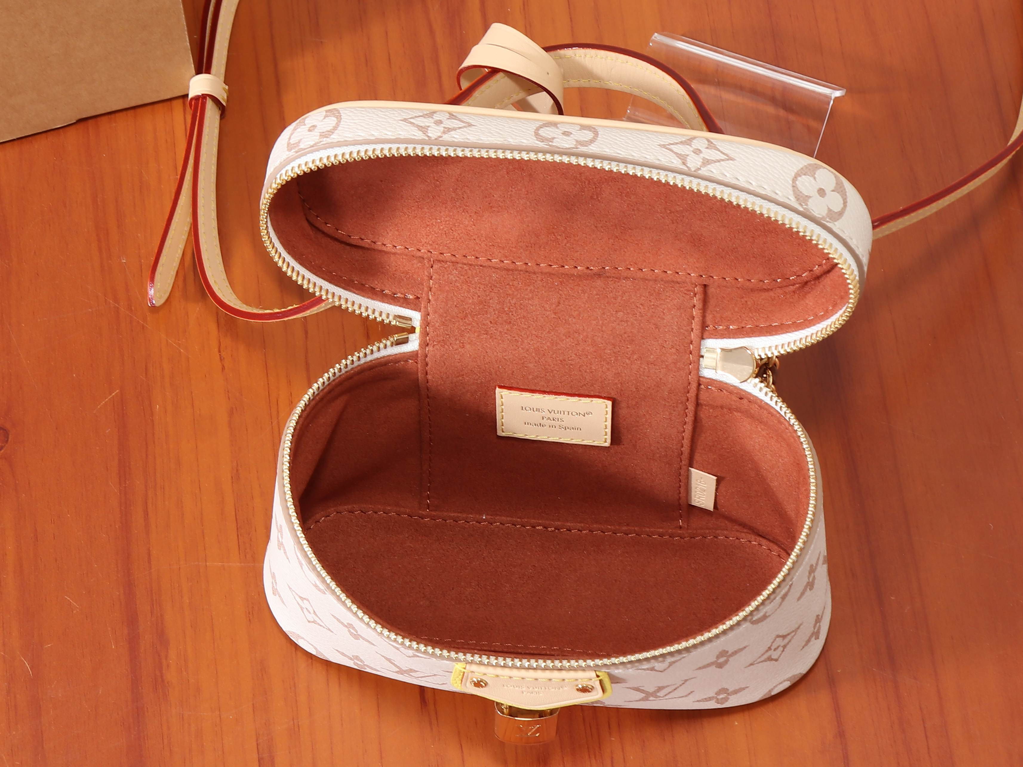 LV Vanity Chain Pouch M29782 19x11.5x6.5cm