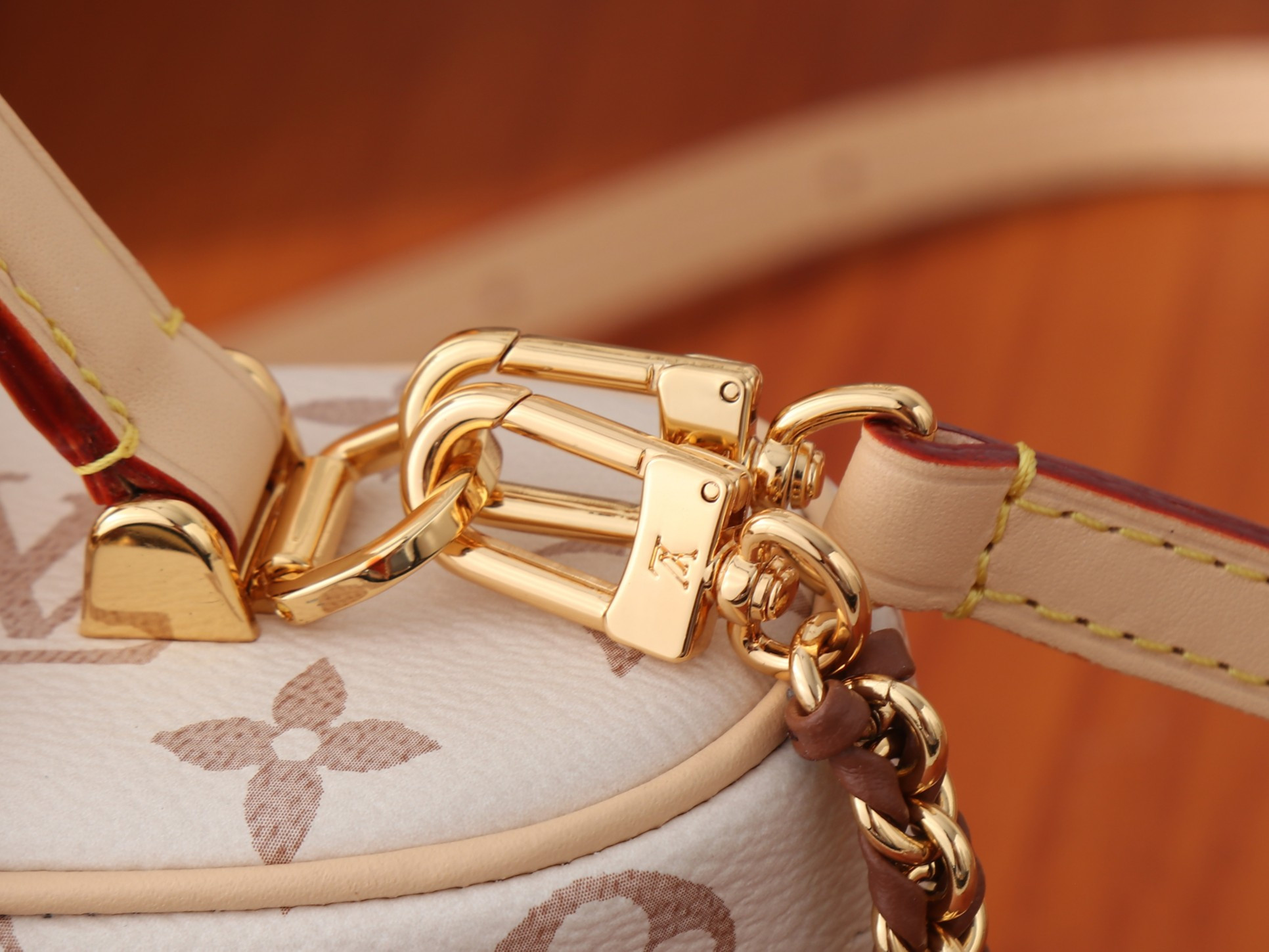 LV Vanity Chain Pouch M29782 19x11.5x6.5cm