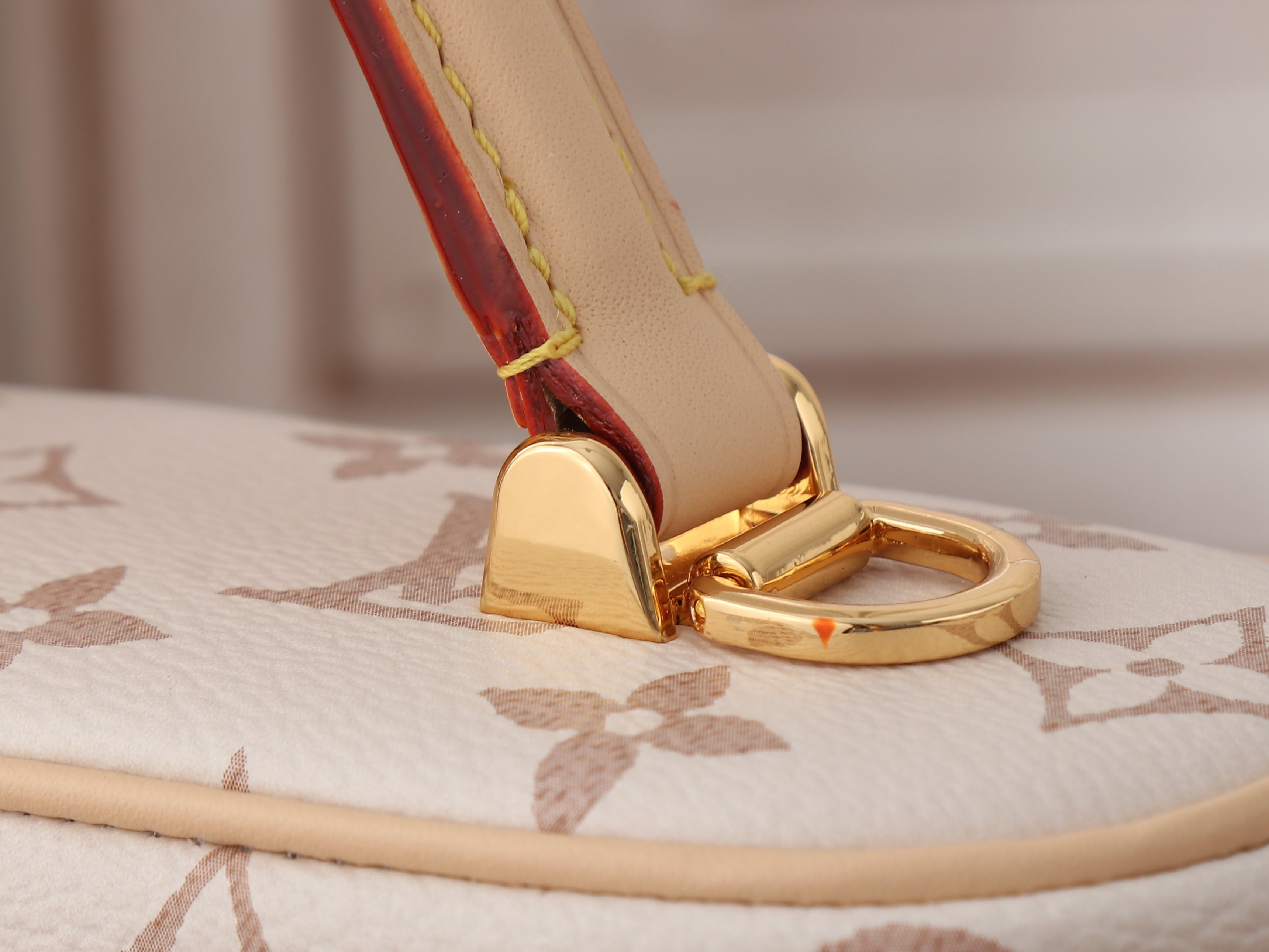 LV Vanity Chain Pouch M29782 19x11.5x6.5cm
