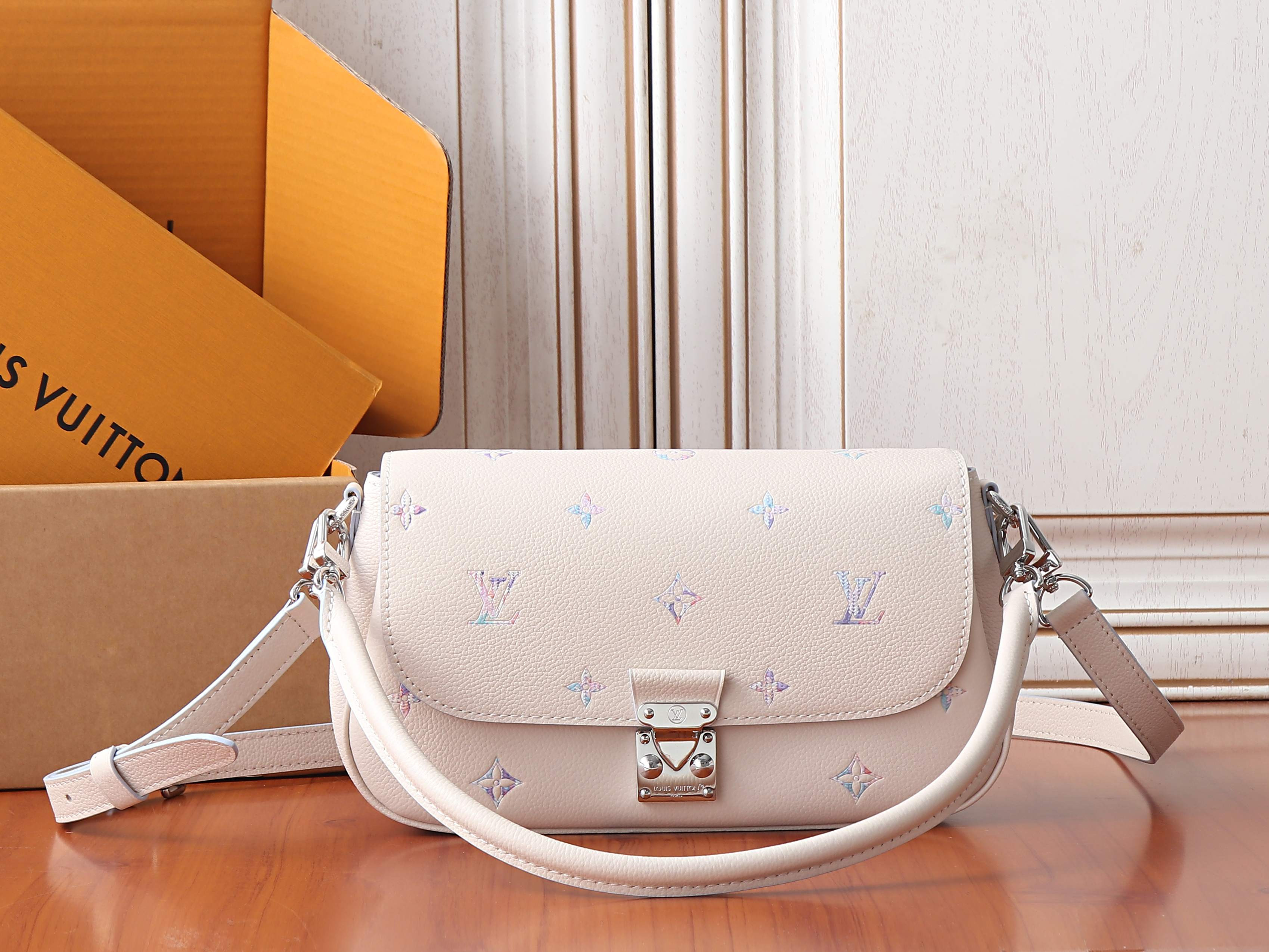 LV Pochette Métis Soft PM M2A332 25x15x5cm