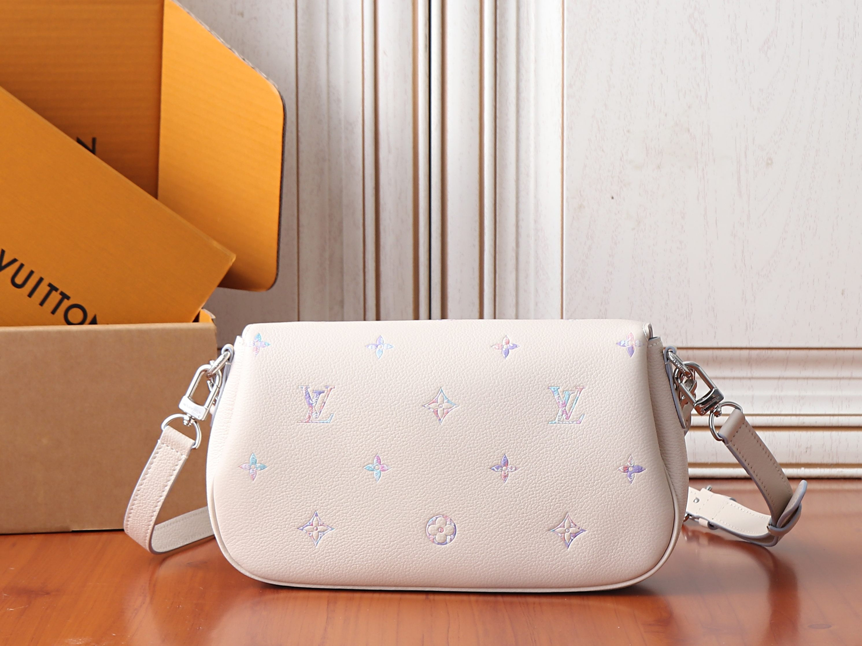 LV Pochette Métis Soft PM M2A332 25x15x5cm