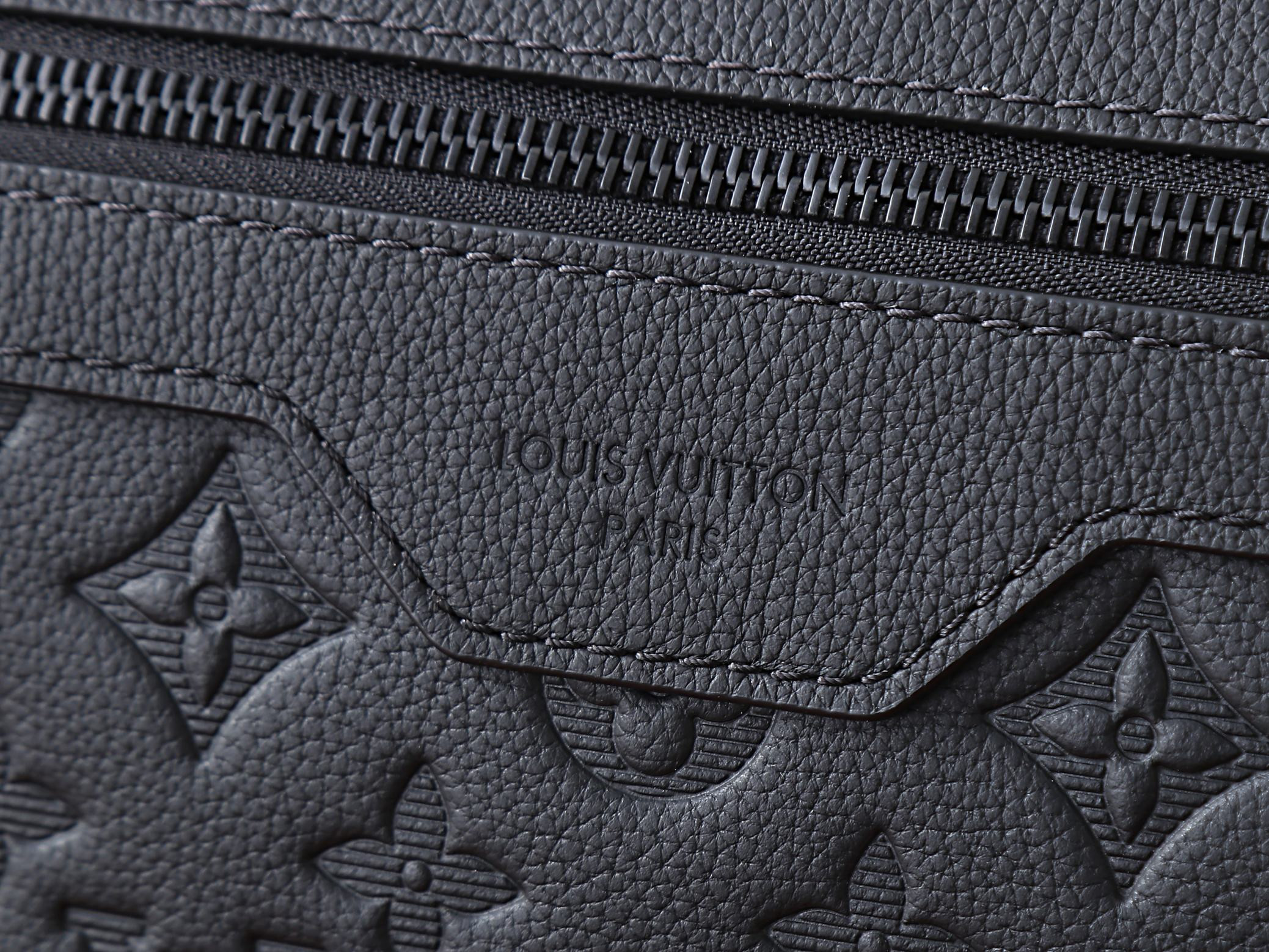 LV Courrier messenger bag M28781 37x27x12cm