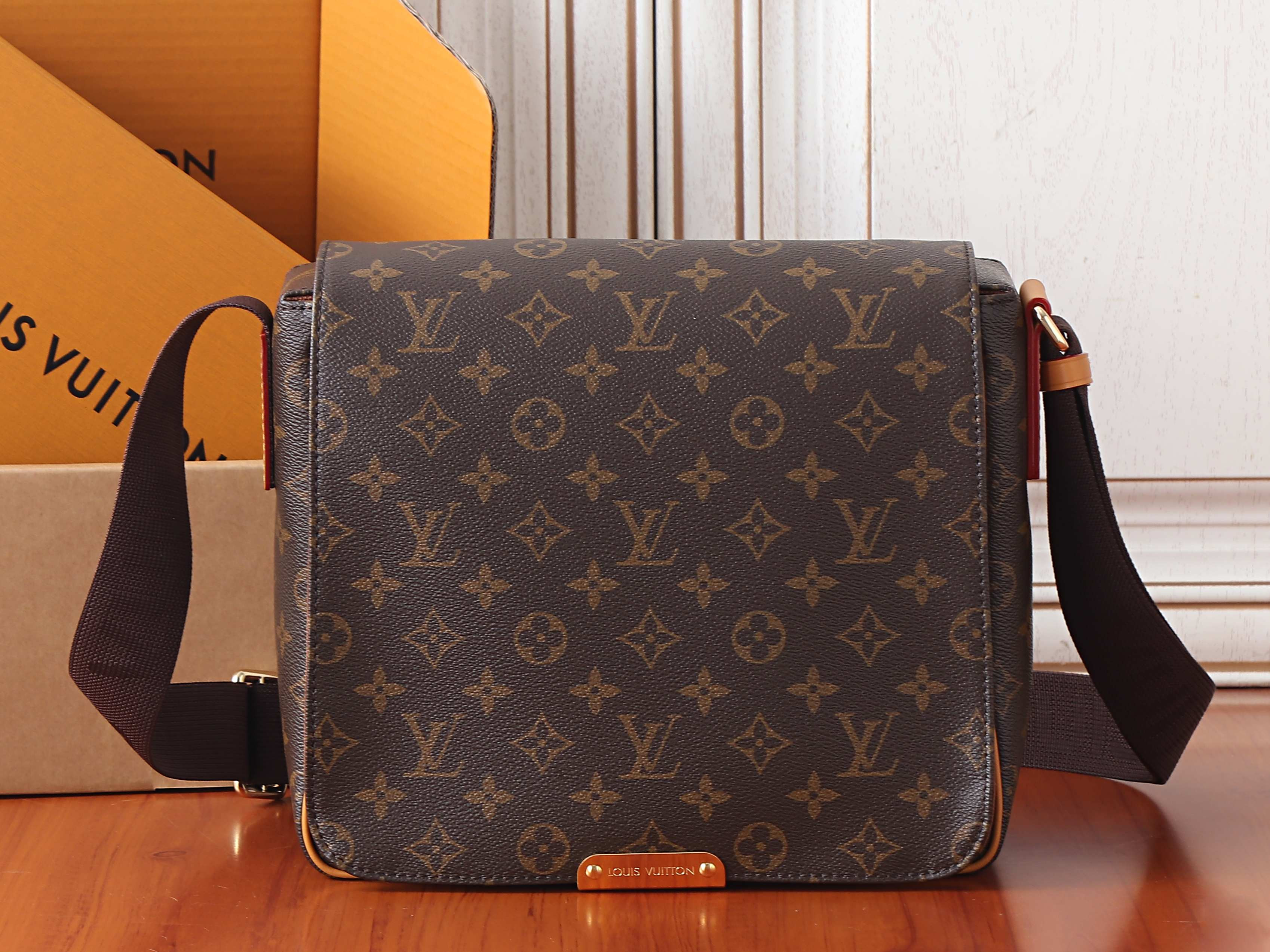 LV Bastille PM M2A191 23x27x8cm